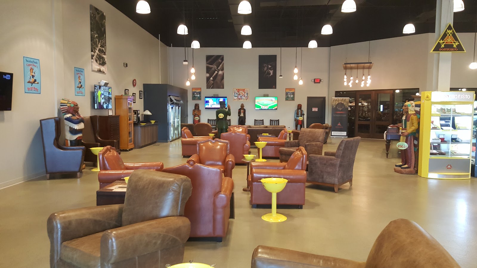 JR Cigar Outlet - Selma photo 10