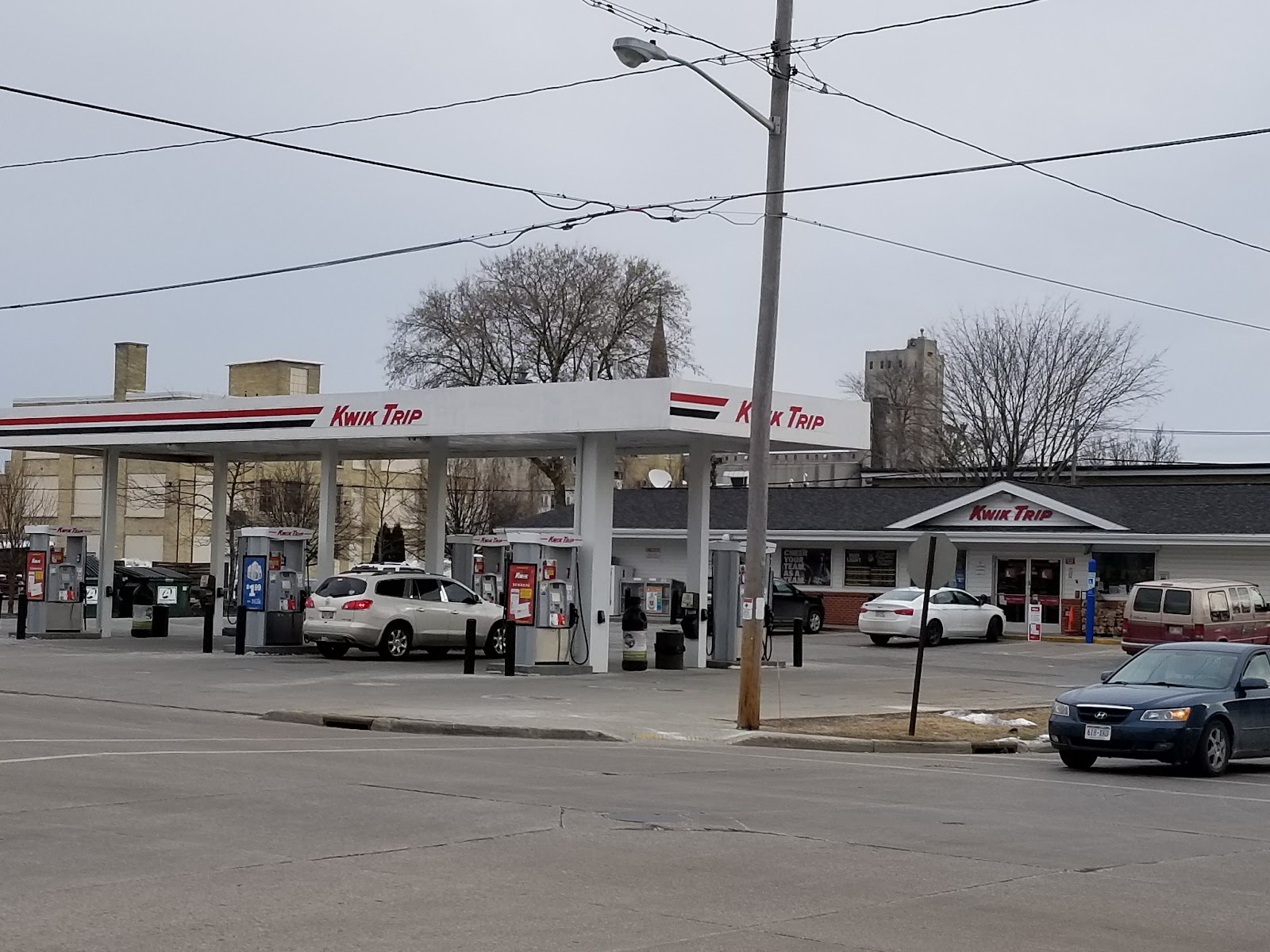 Kwik Trip Express #611 - Manitowoc, WI photo 7
