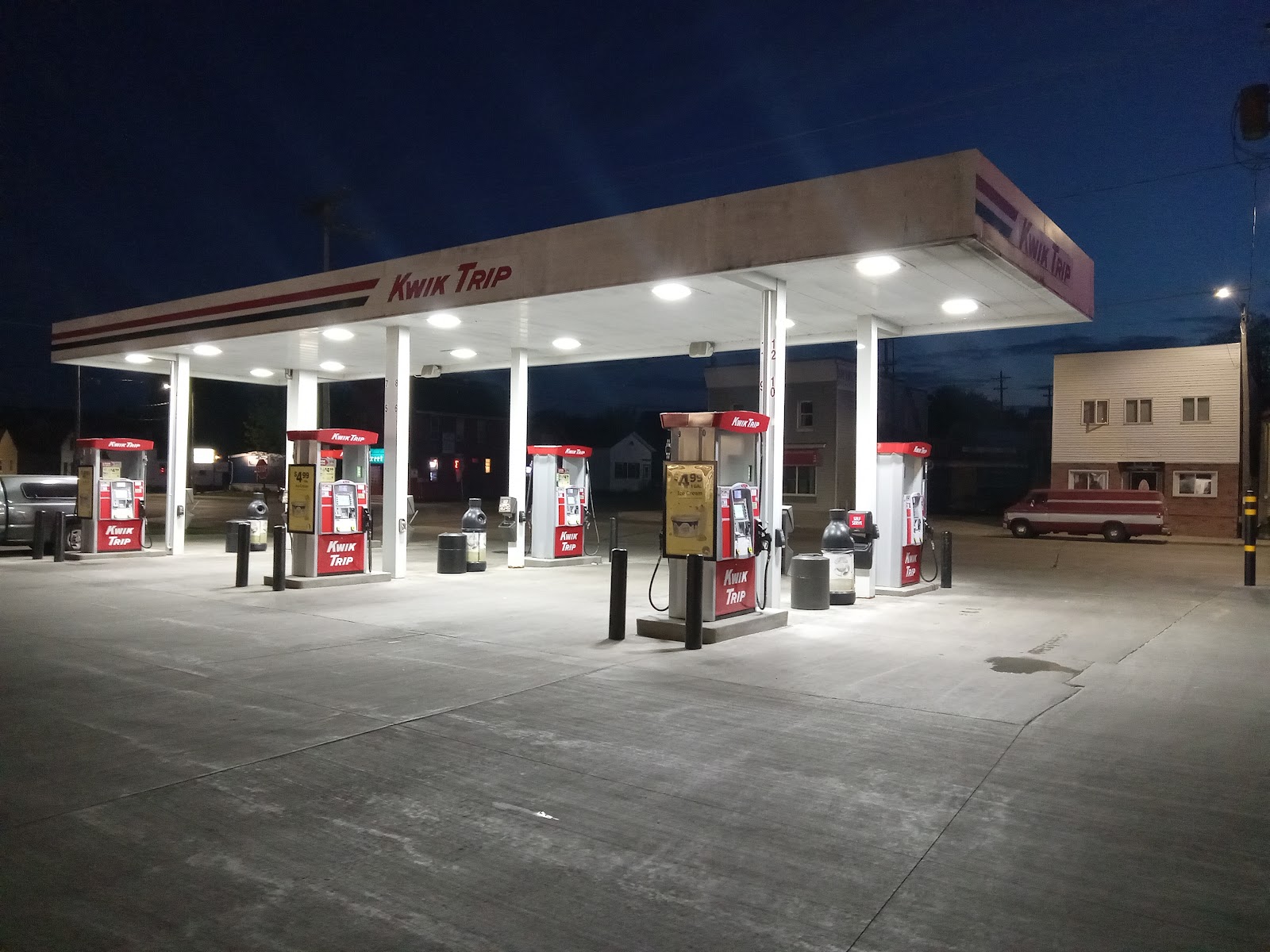 Kwik Trip Express #611 - Manitowoc, WI photo 10