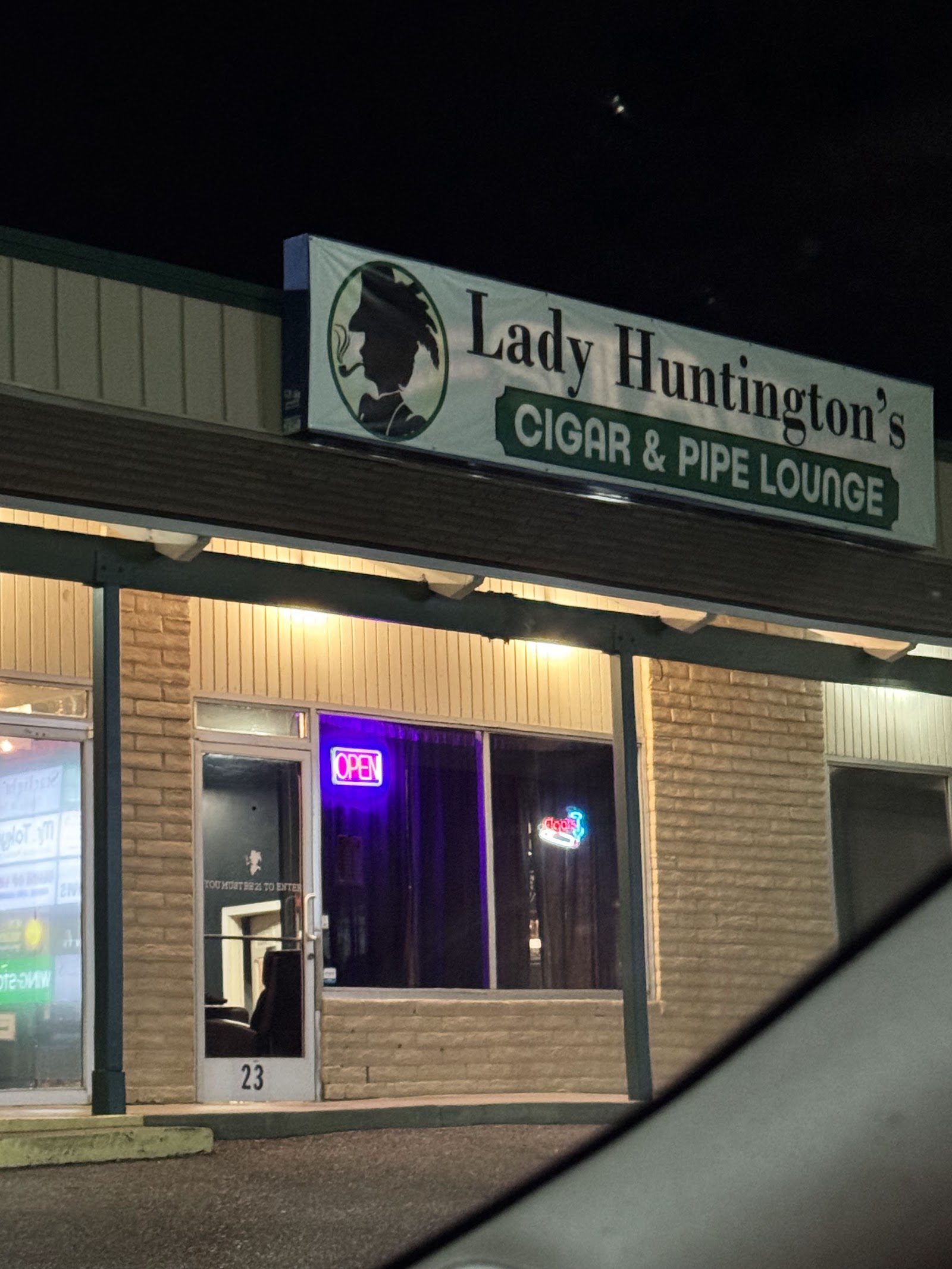 Lady Huntingtons Fine Cigar & Pipe Lounge