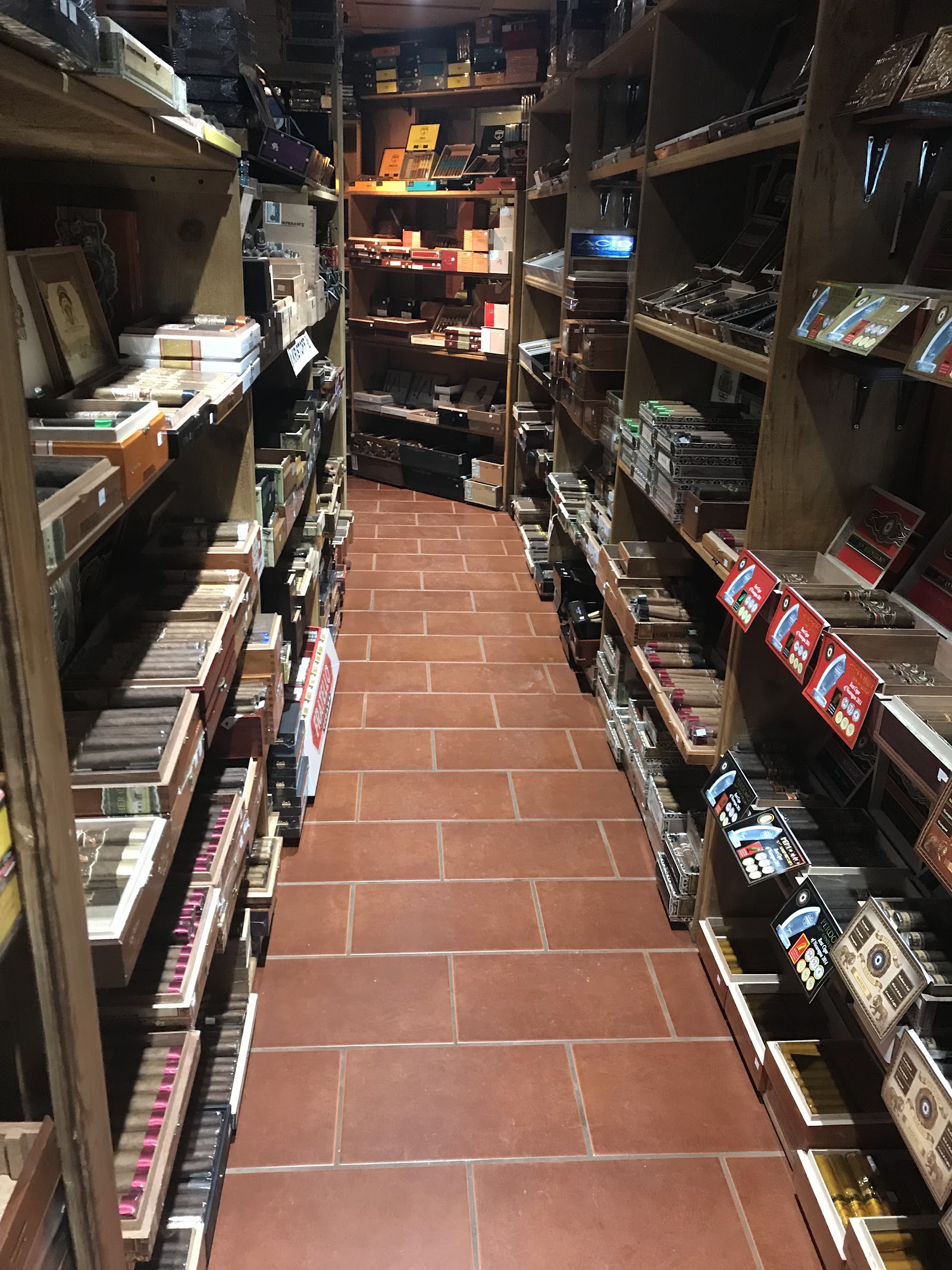Lake Country Cigars photo 10