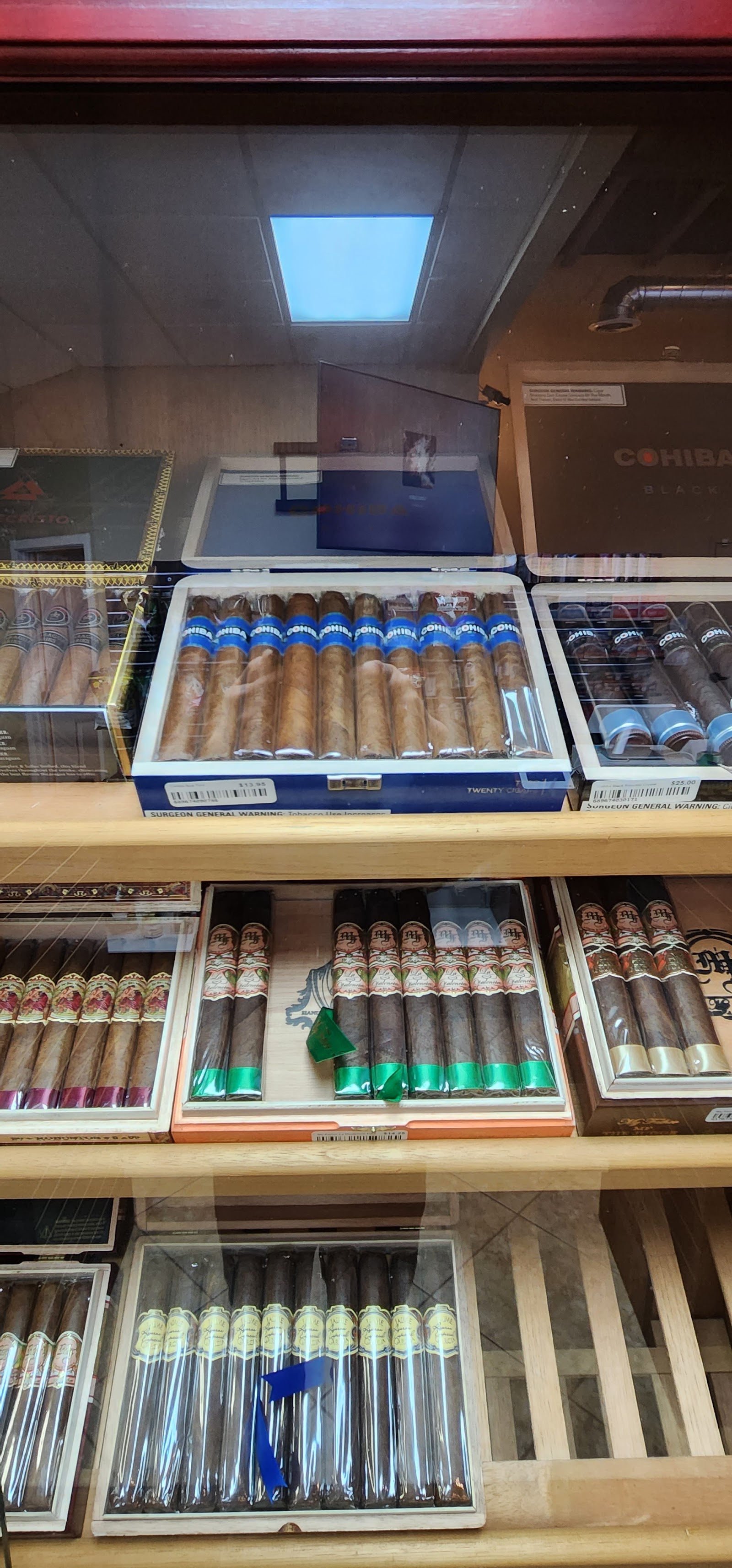 Leaf and Cloud Tobacco Store (HQ) photo 5
