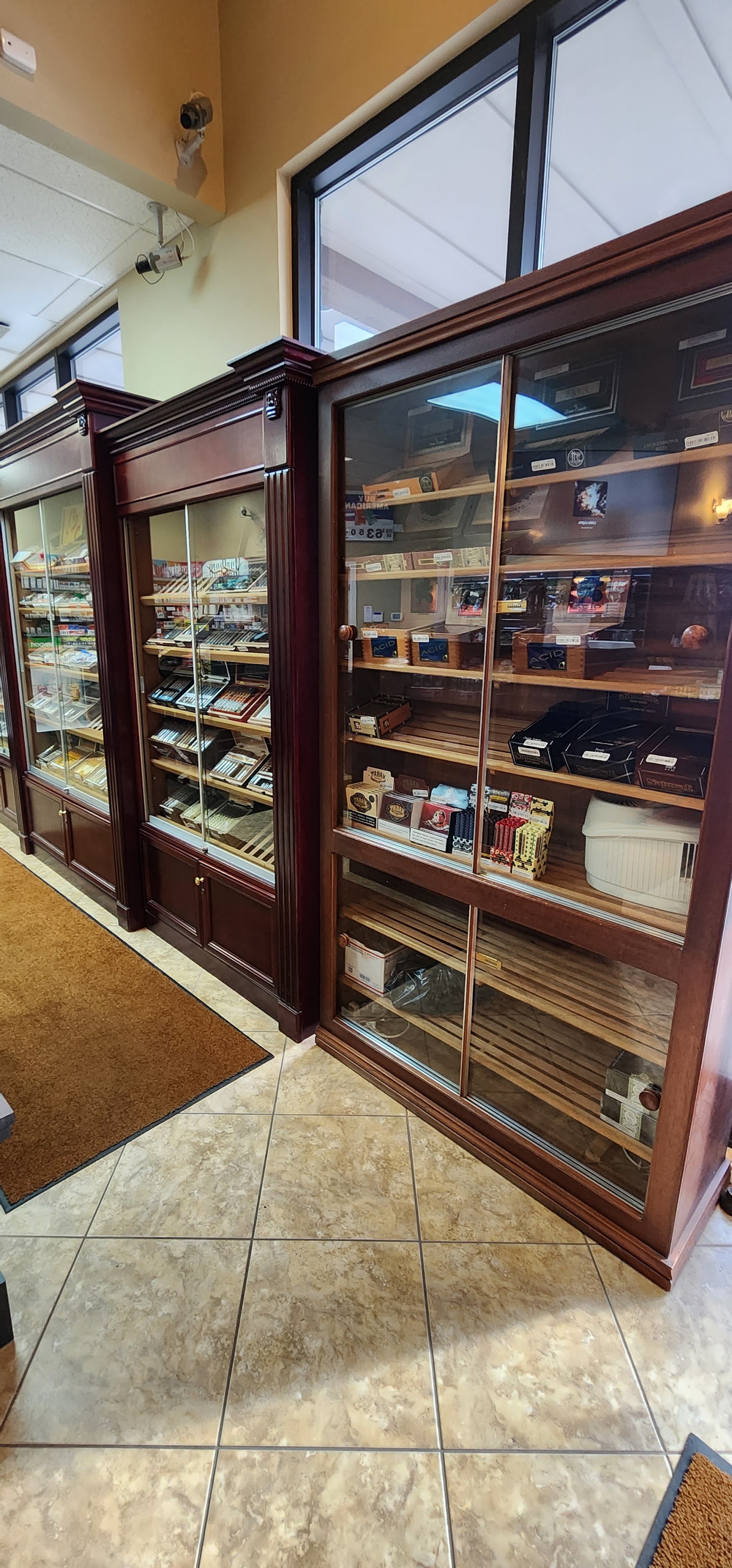 Leaf and Cloud Tobacco Store (HQ) photo 7