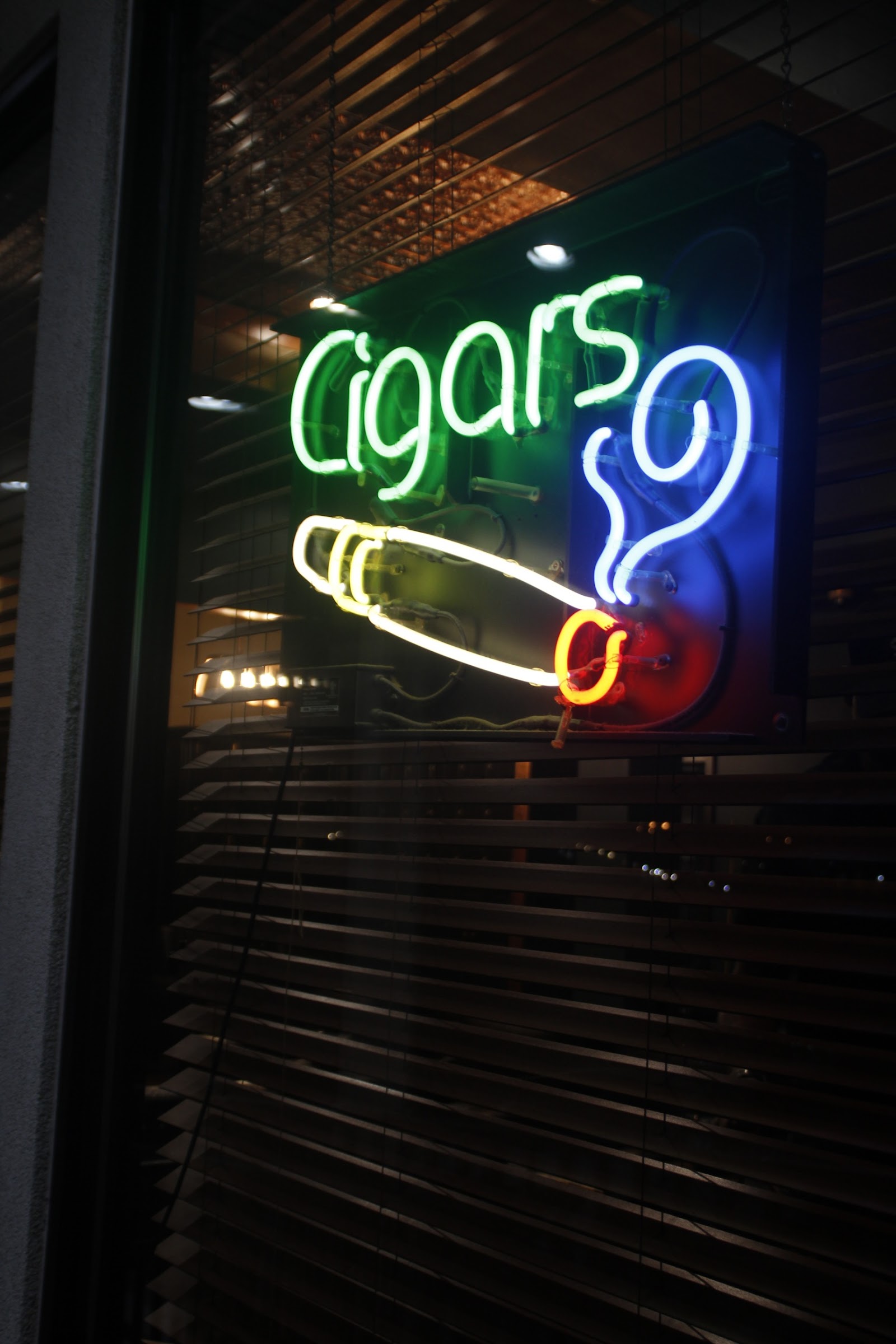 Leafs Cigar Lounge