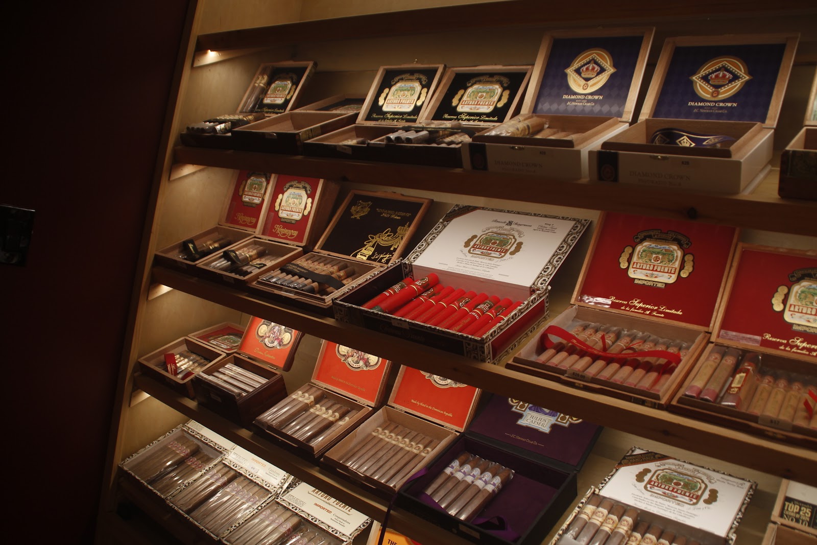 Leafs Cigar Lounge photo 2