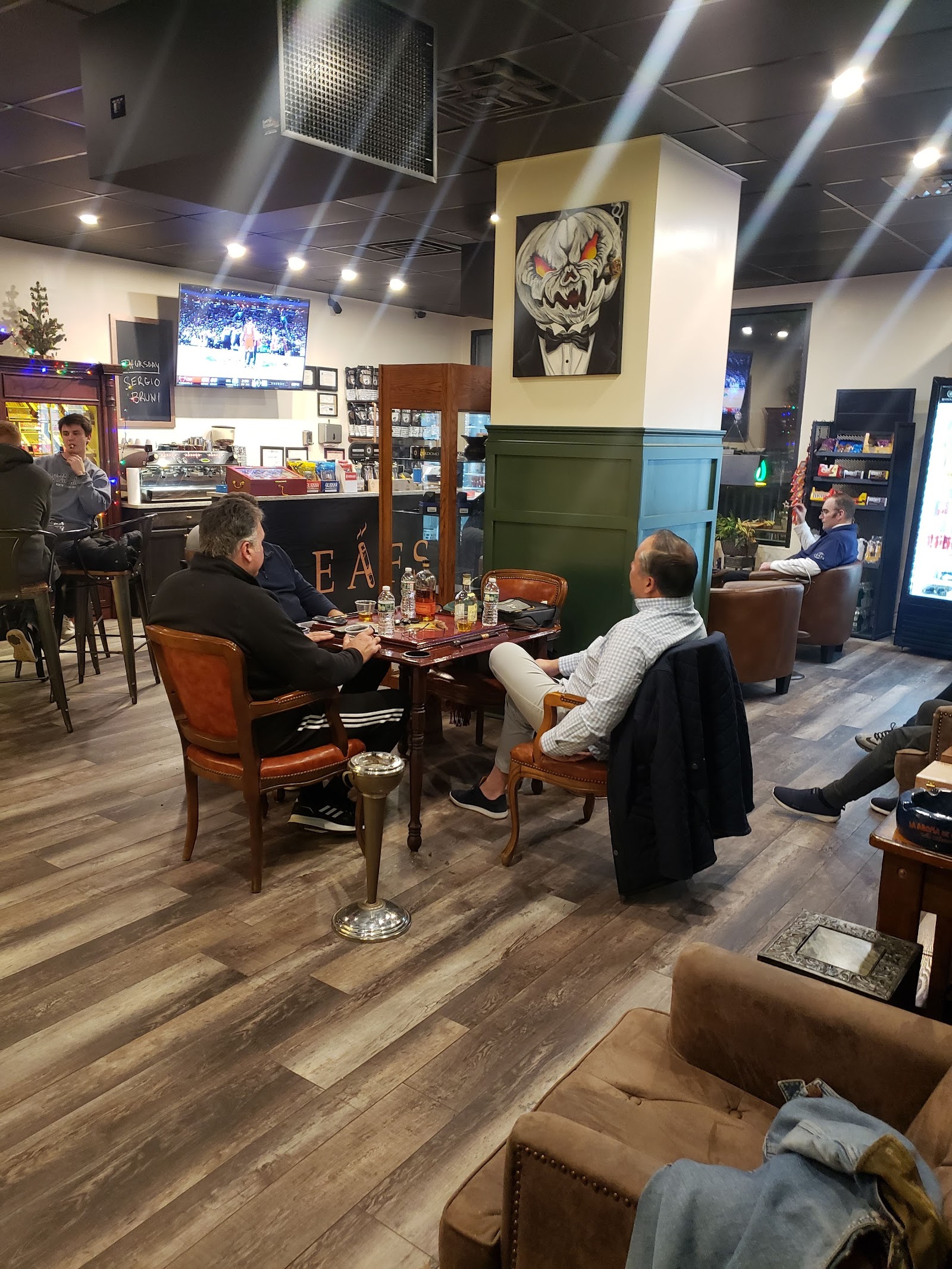 Leafs Cigar Lounge photo 4