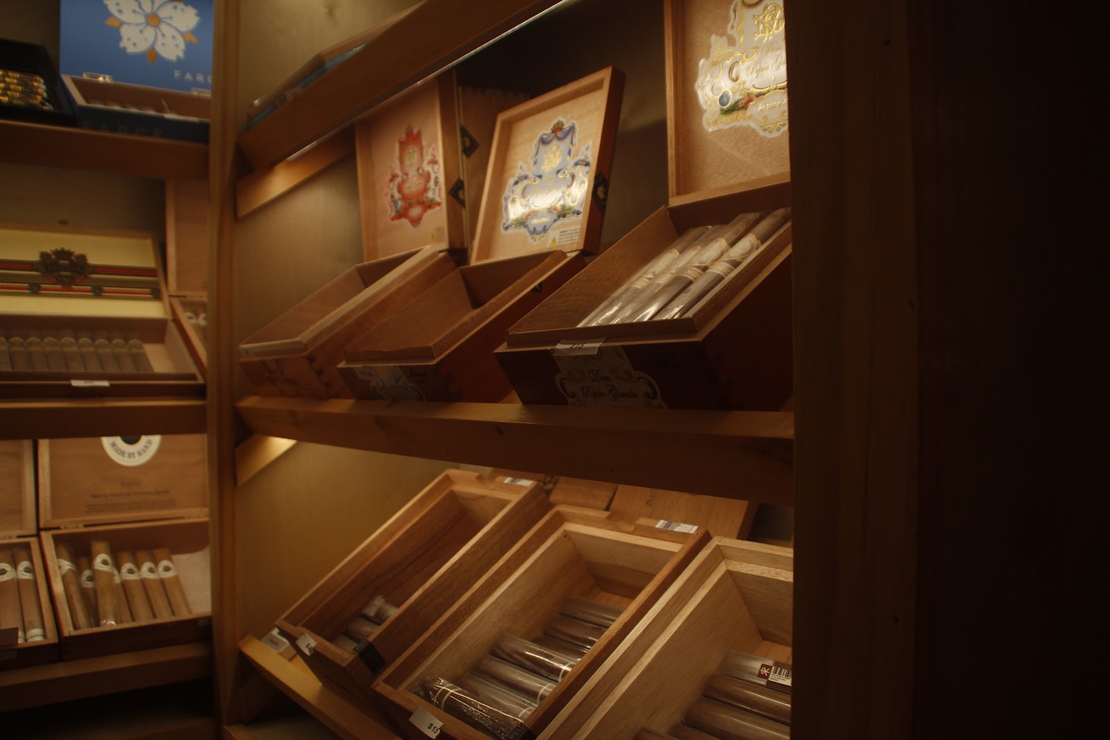 Leafs Cigar Lounge photo 5