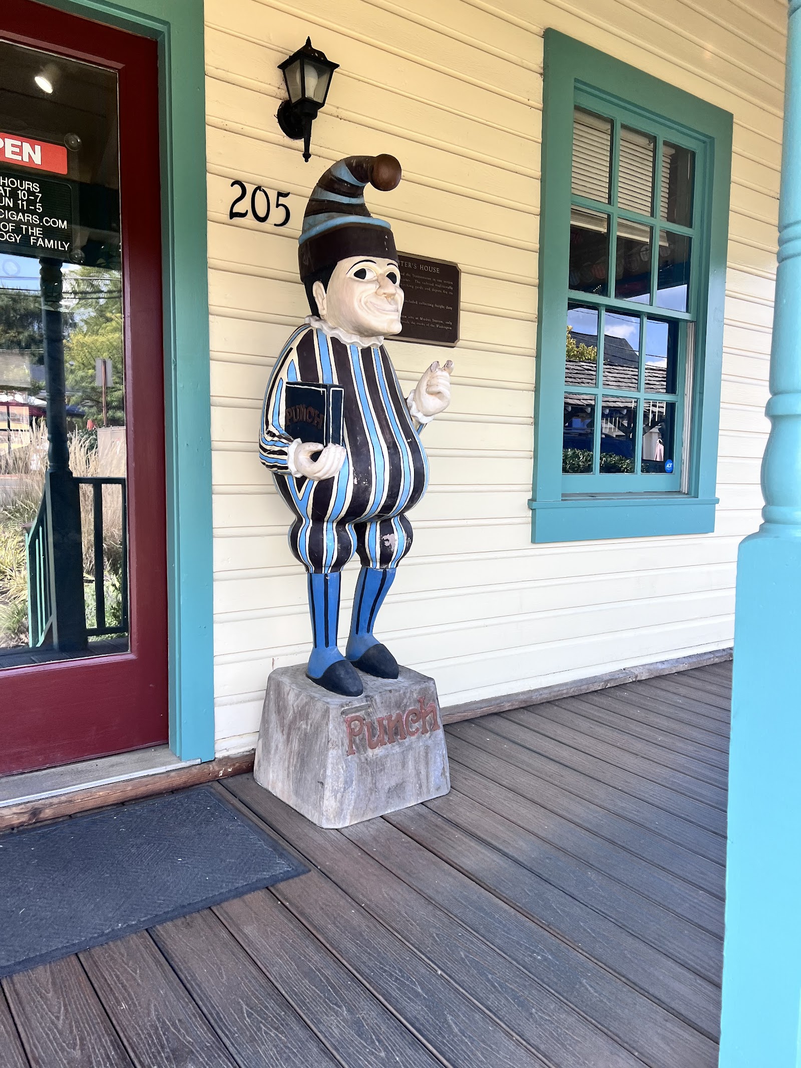 Leesburg Cigar & Pipe