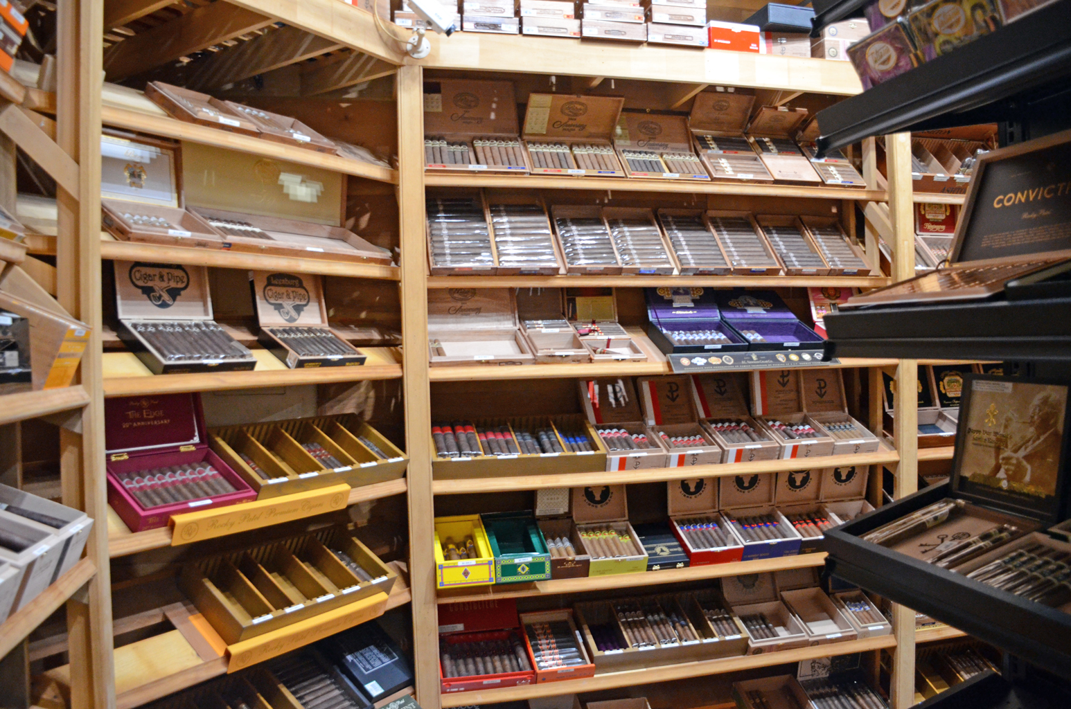 Leesburg Cigar & Pipe photo 3