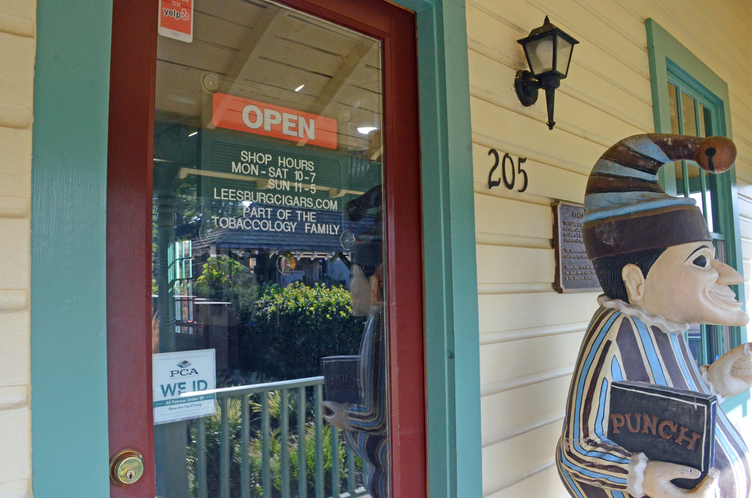 Leesburg Cigar & Pipe photo 7