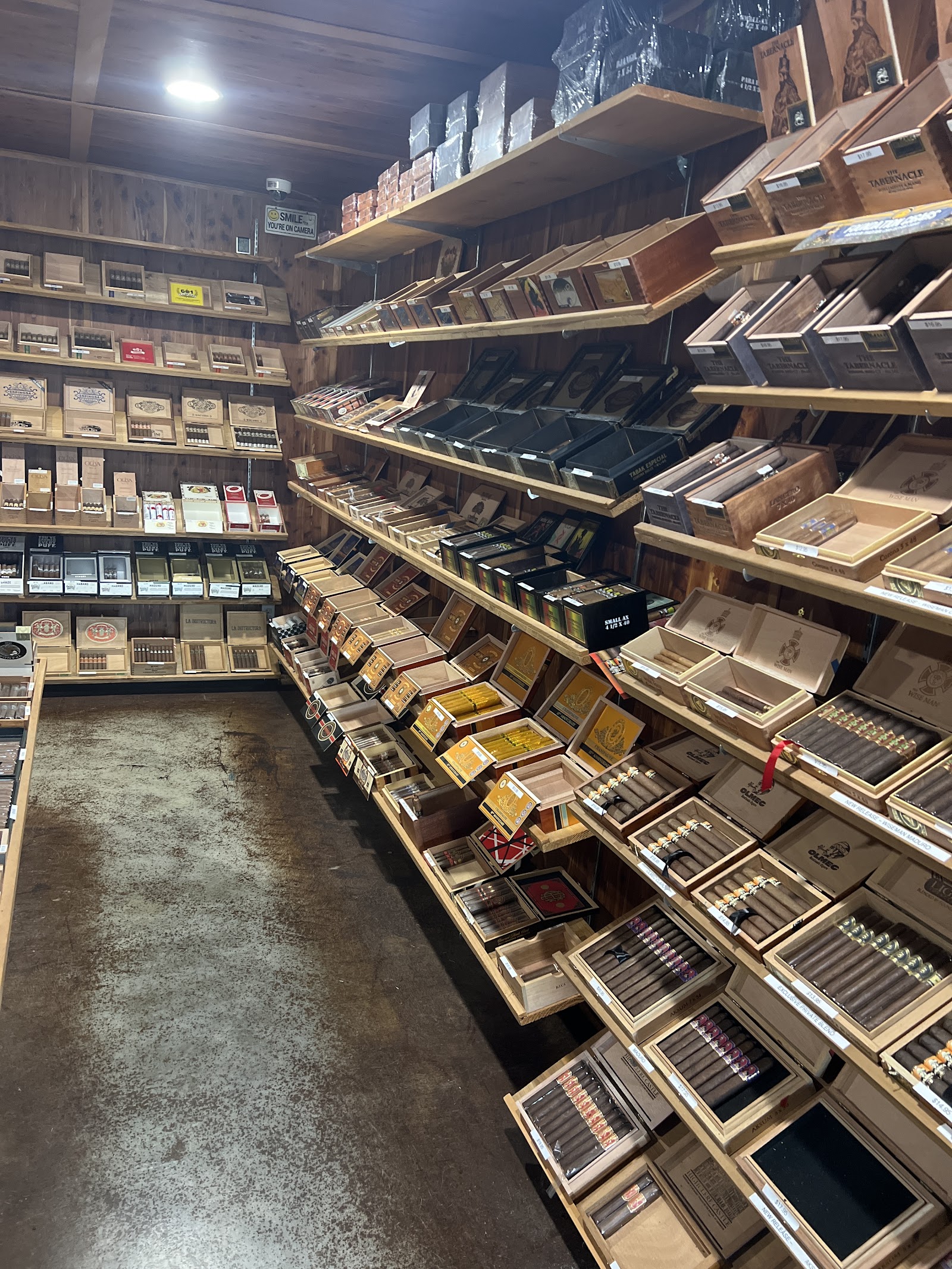Ligero Tobacco House photo 3