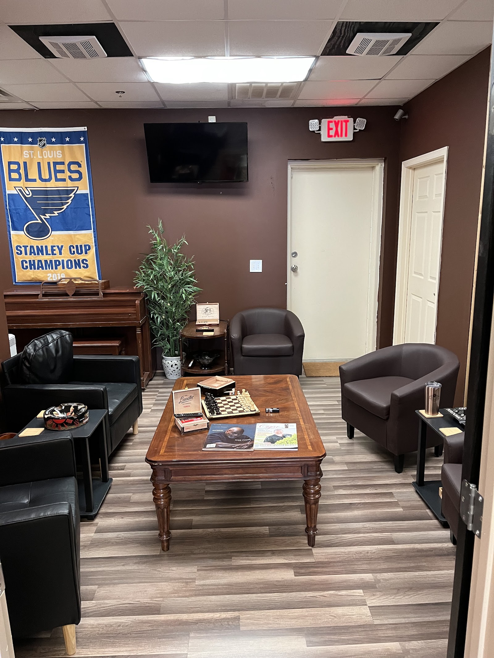 Lion's Den Tobacco LLC photo 7