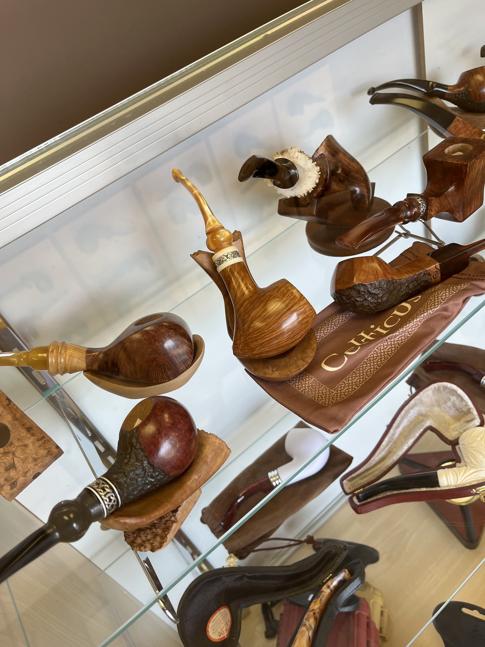 Lion's Den Tobacco LLC photo 8