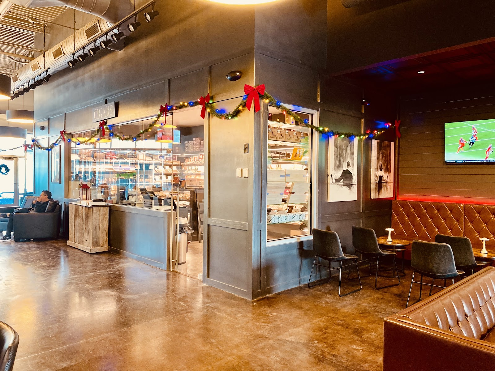 LIT Cigar Lounge St Louis photo 10