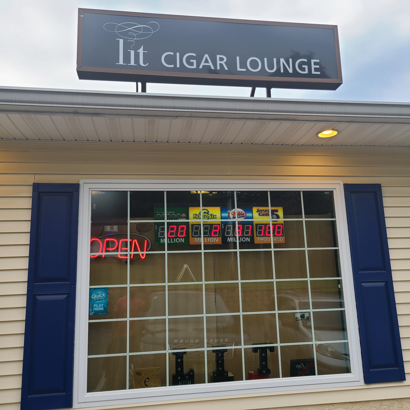 Lit Cigar Lounge