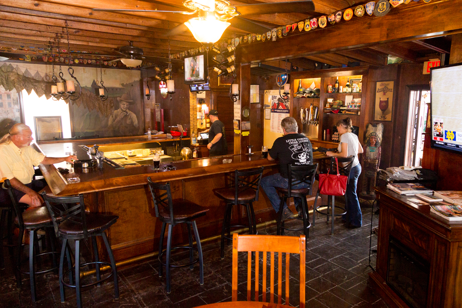 Little Corona's Cigar Lounge photo 3