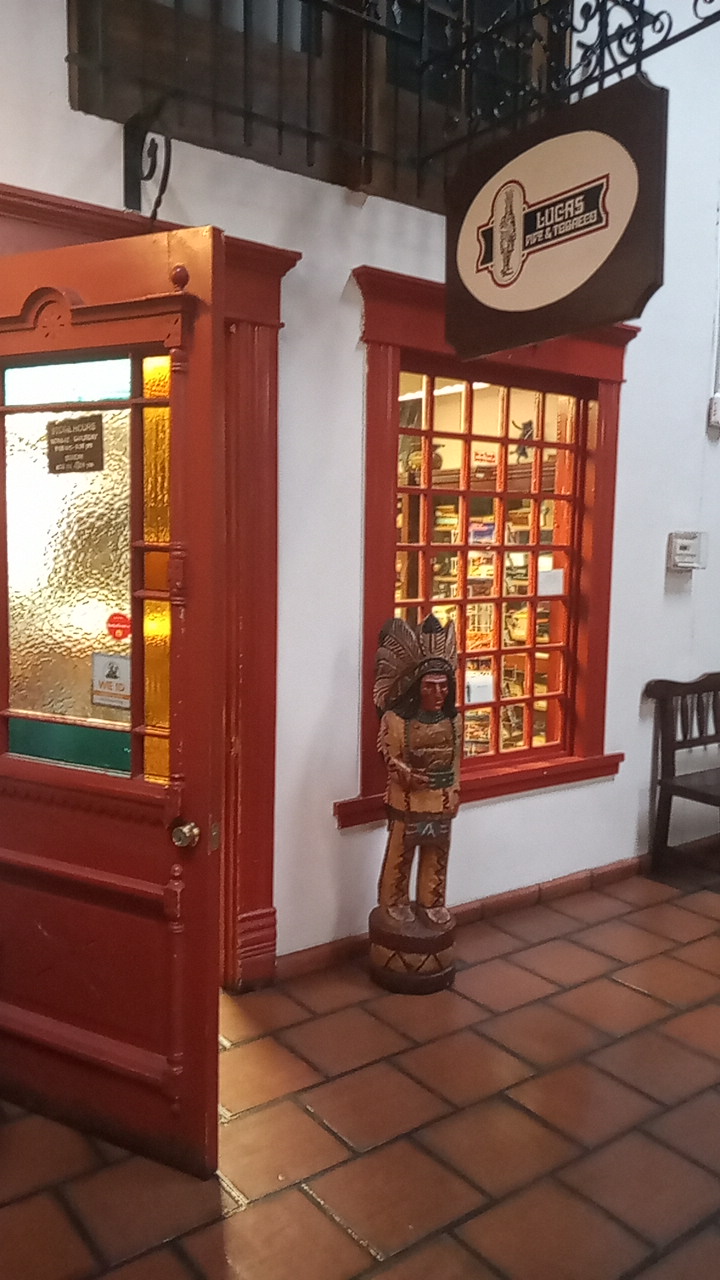 Lucas Pipe & Tobacco