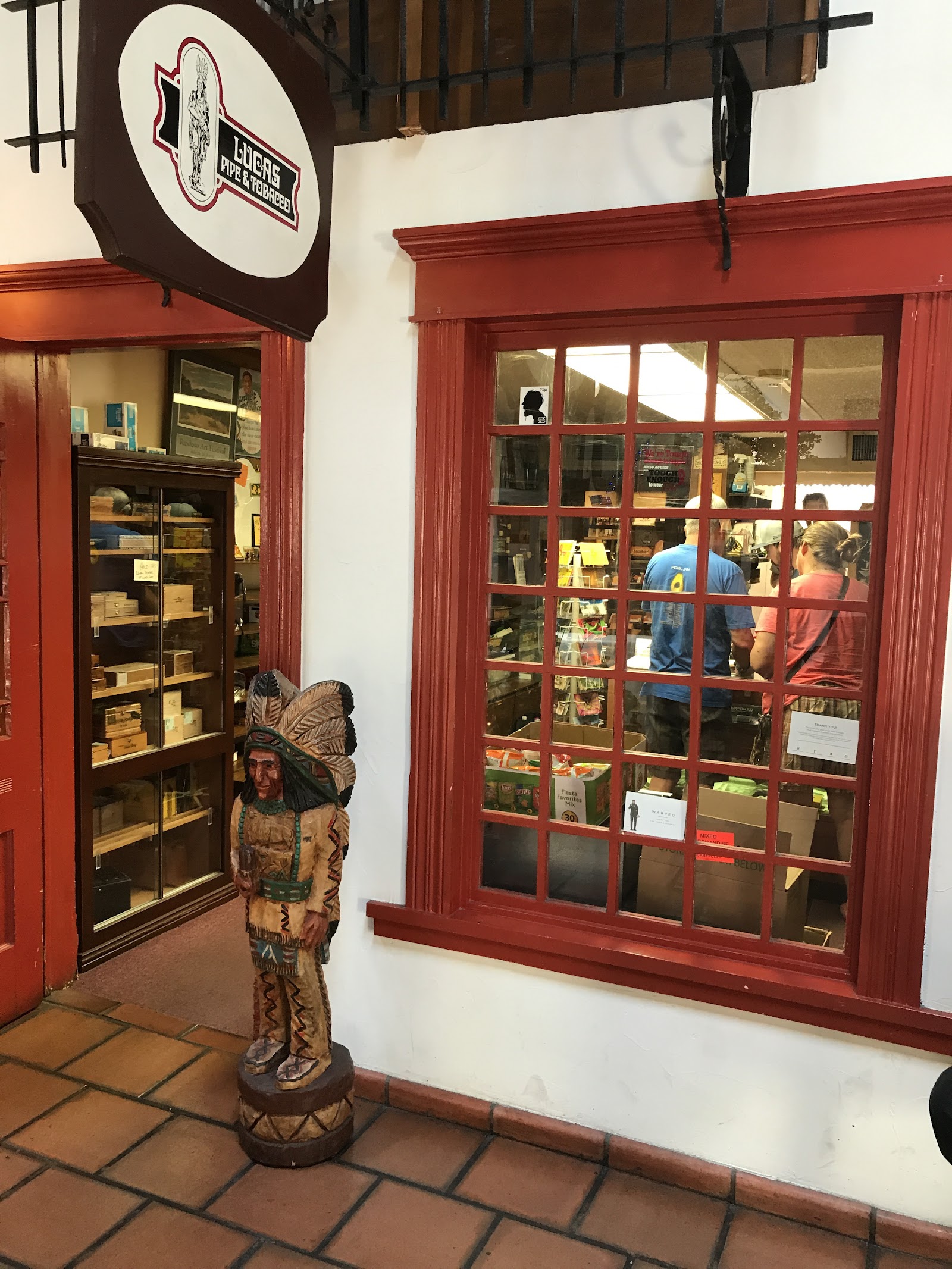 Lucas Pipe & Tobacco photo 3