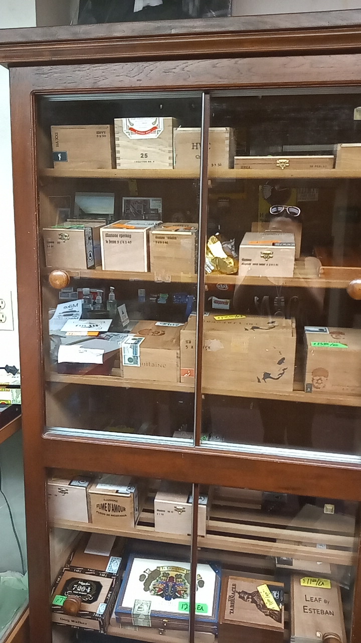 Lucas Pipe & Tobacco photo 10