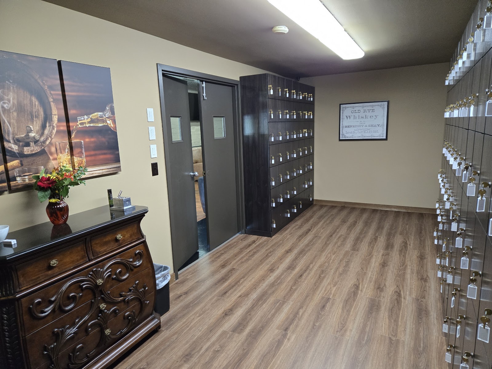 L'ufficio Cigar & Social Club Inc photo 4
