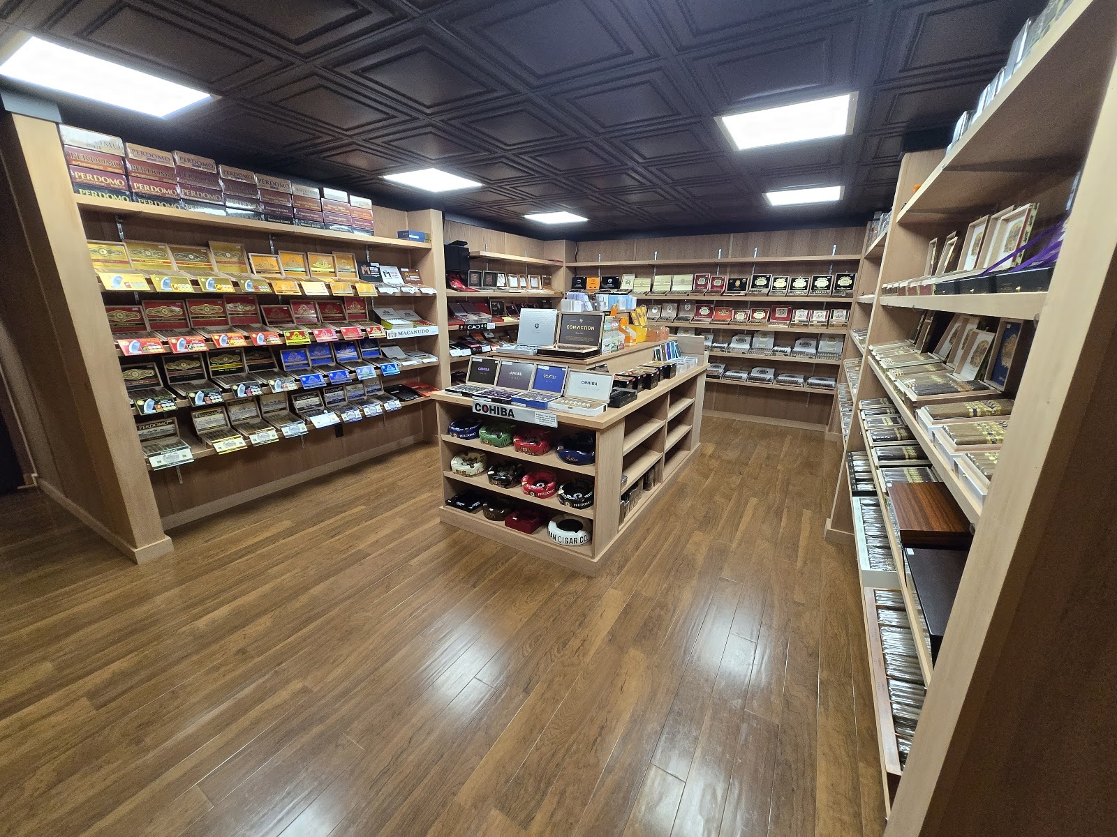 L'ufficio Cigar & Social Club Inc photo 10