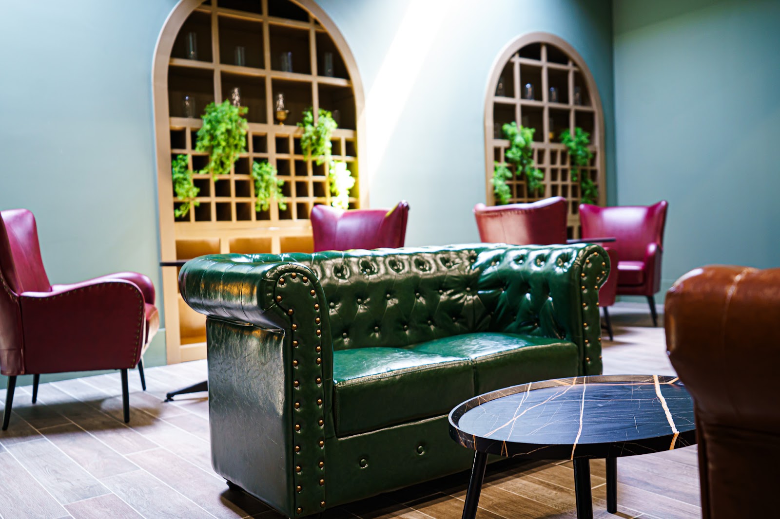 Luxury’s Wine & Cigar Lounge photo 3