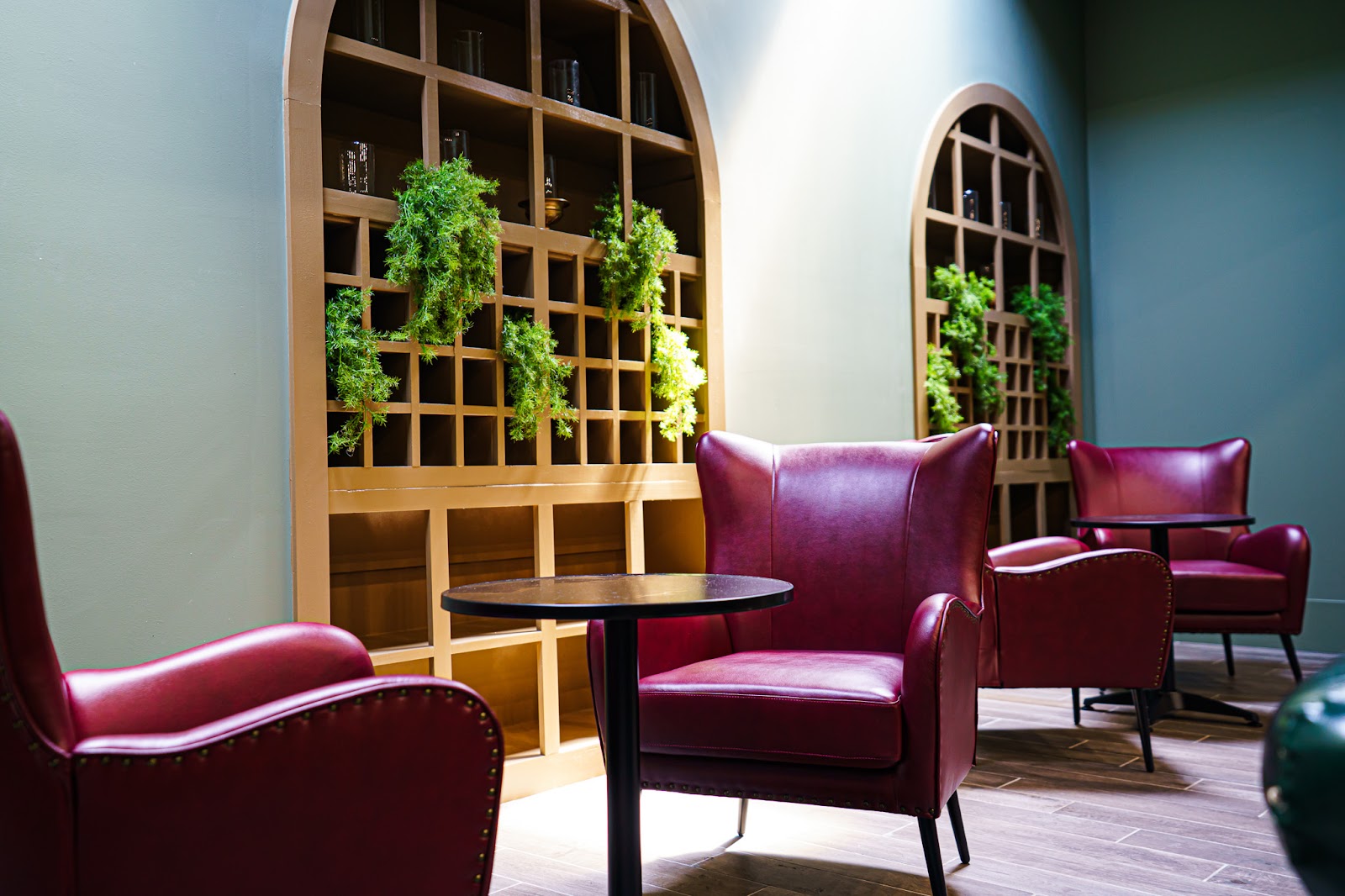 Luxury’s Wine & Cigar Lounge photo 7