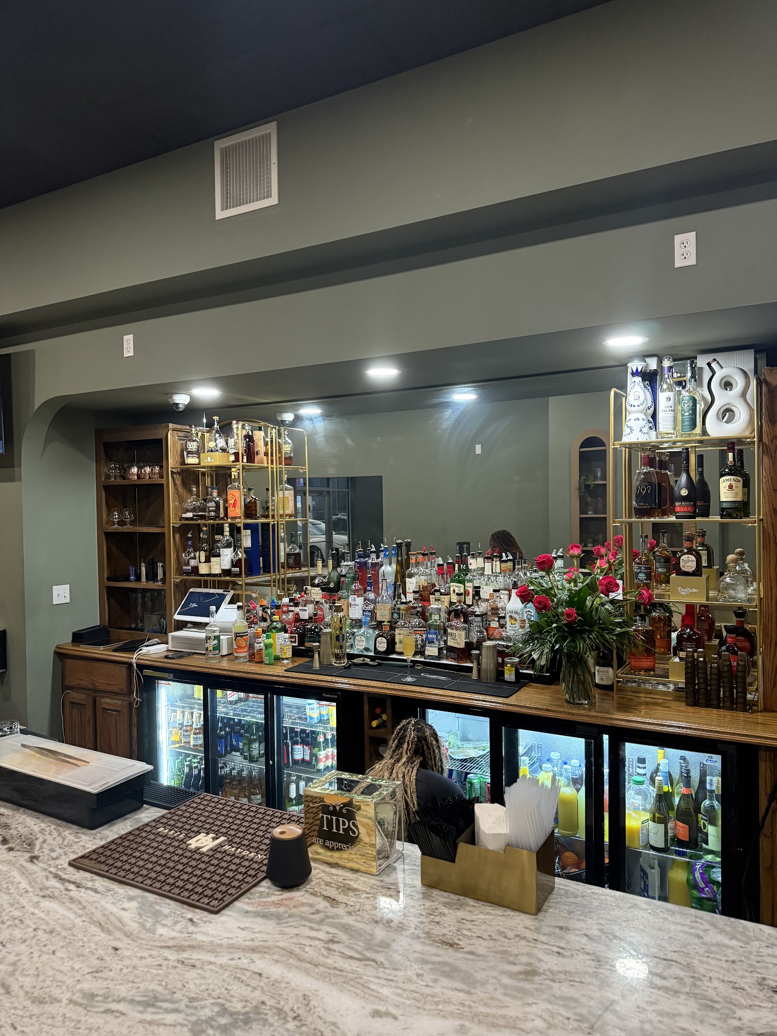 Luxury’s Wine & Cigar Lounge photo 8