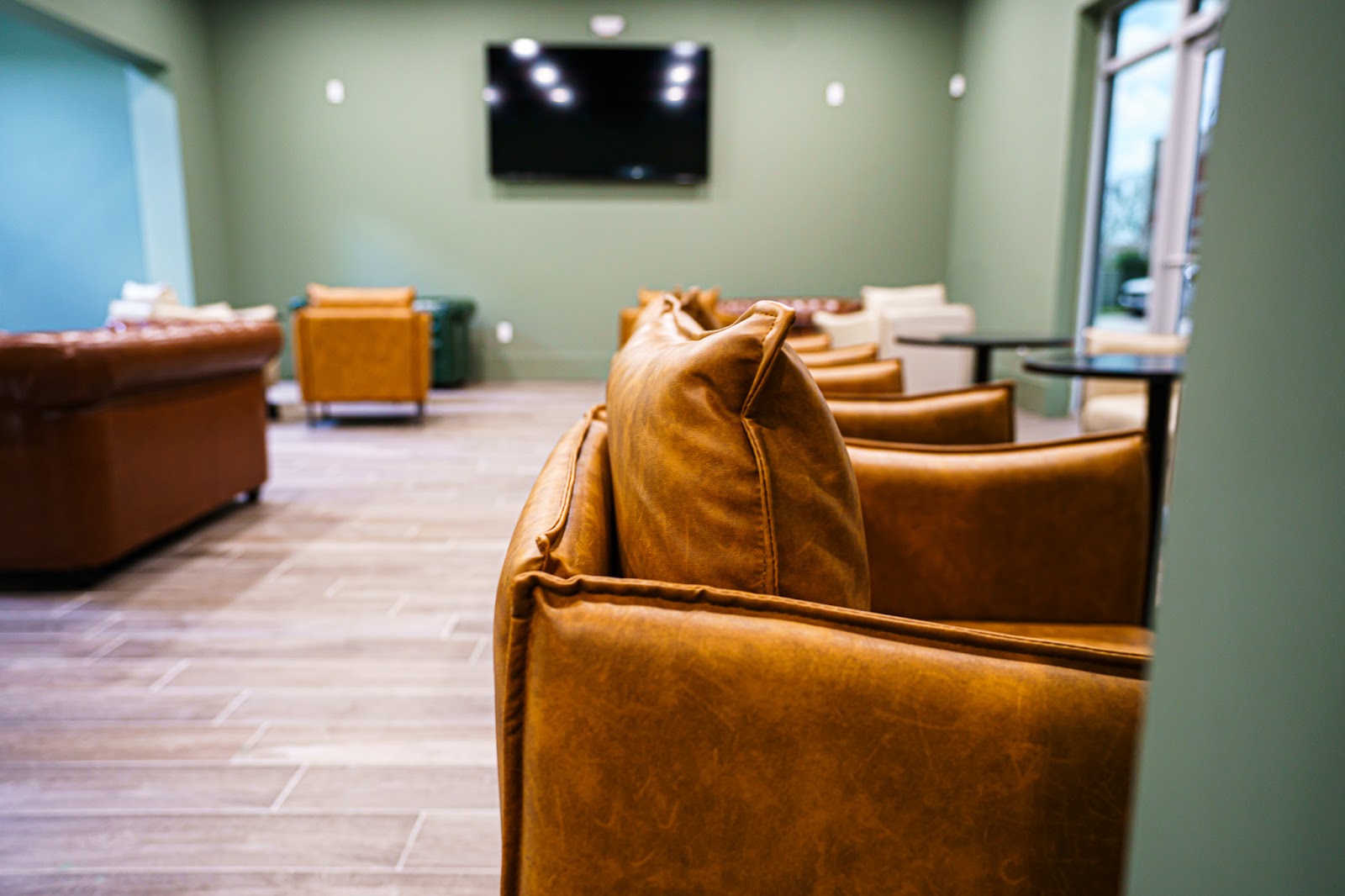 Luxury’s Wine & Cigar Lounge photo 9