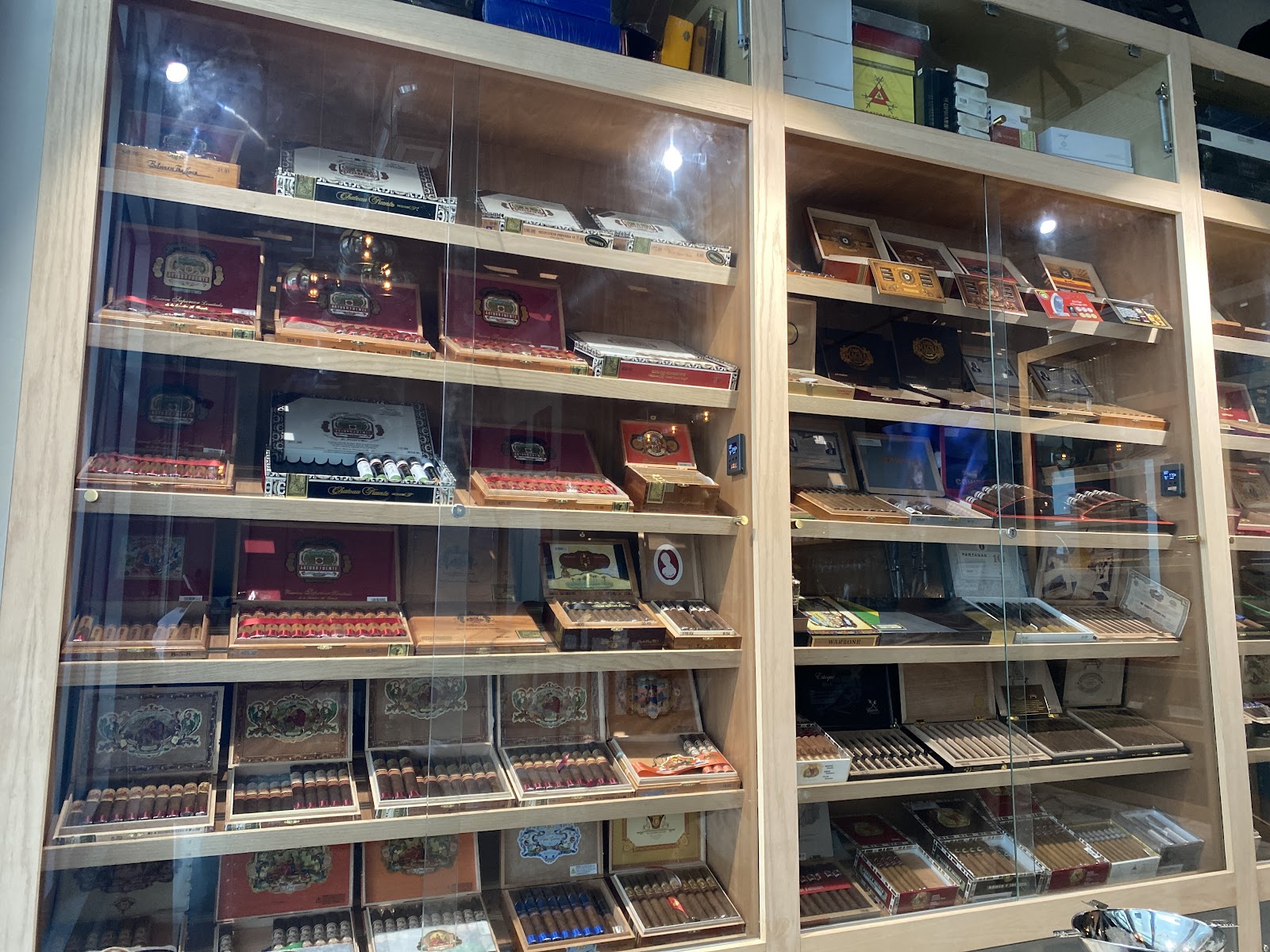 Mad About Cigars photo 5