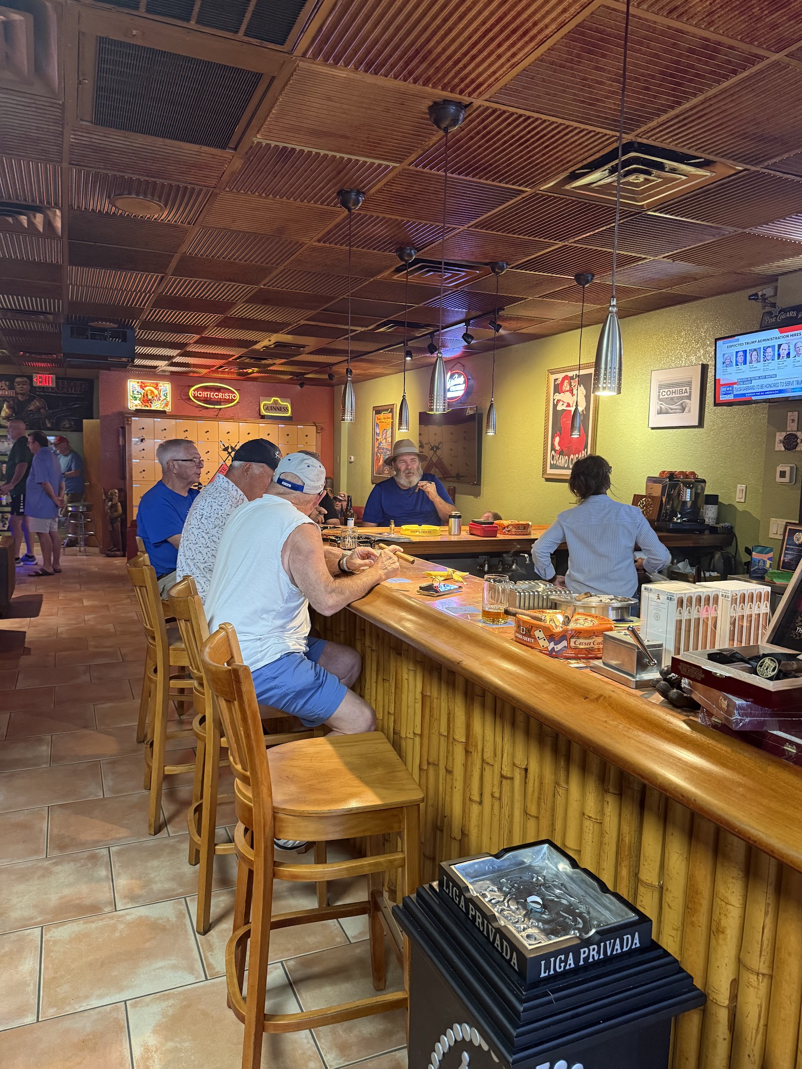 Maduro Cigar & Bar photo 5