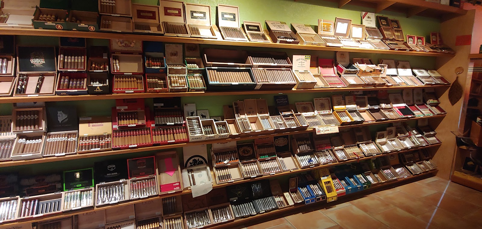 Maduro Cigar & Bar photo 7