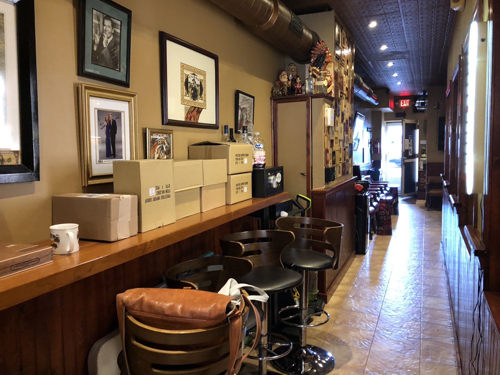 Mane Street Cigars & Lounge photo 3