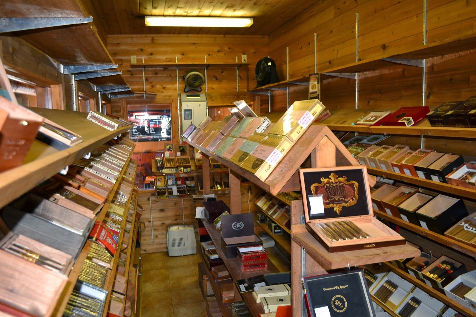 Mane Street Cigars & Lounge photo 4