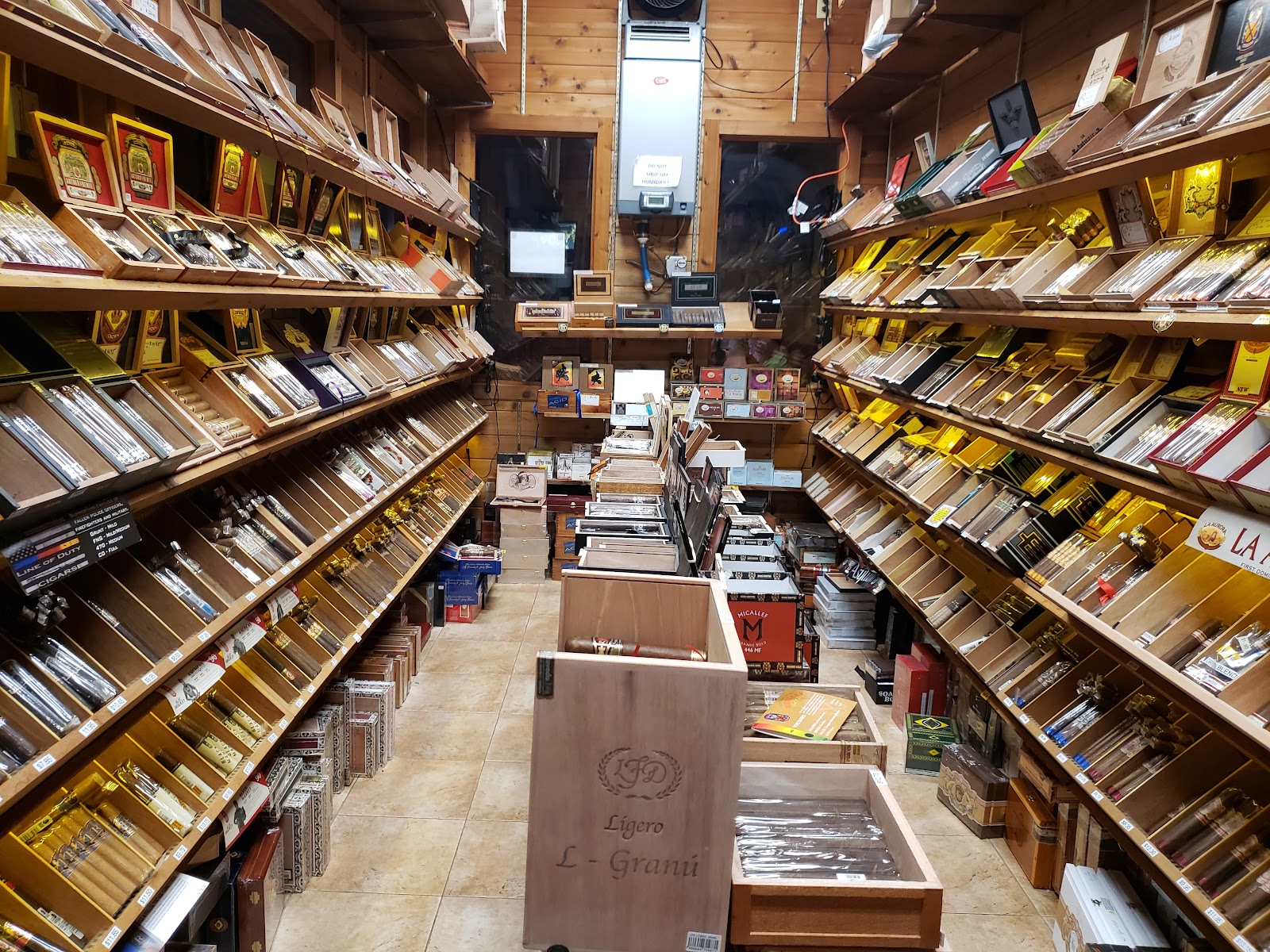 Mane Street Cigars & Lounge photo 7