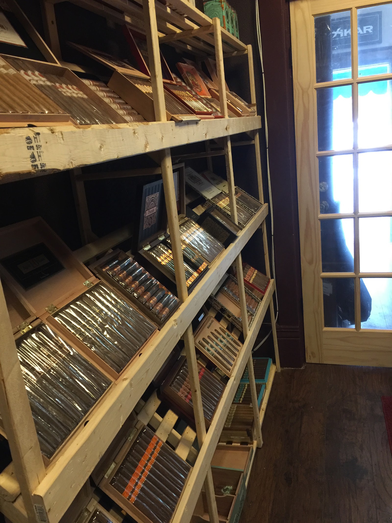 Mason Cigar Manor photo 6