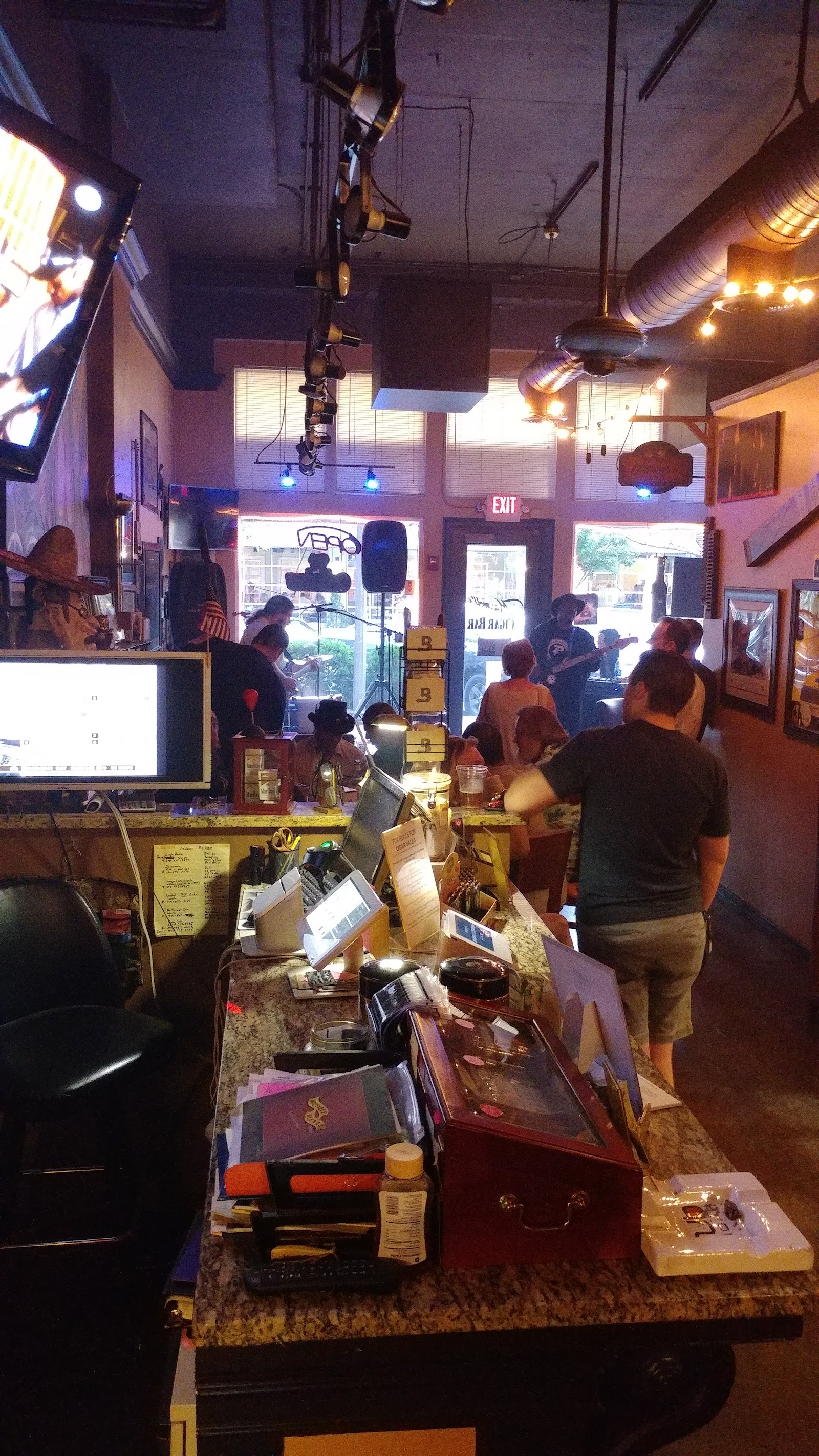 Maxwell's Cigar Bar LLC photo 4