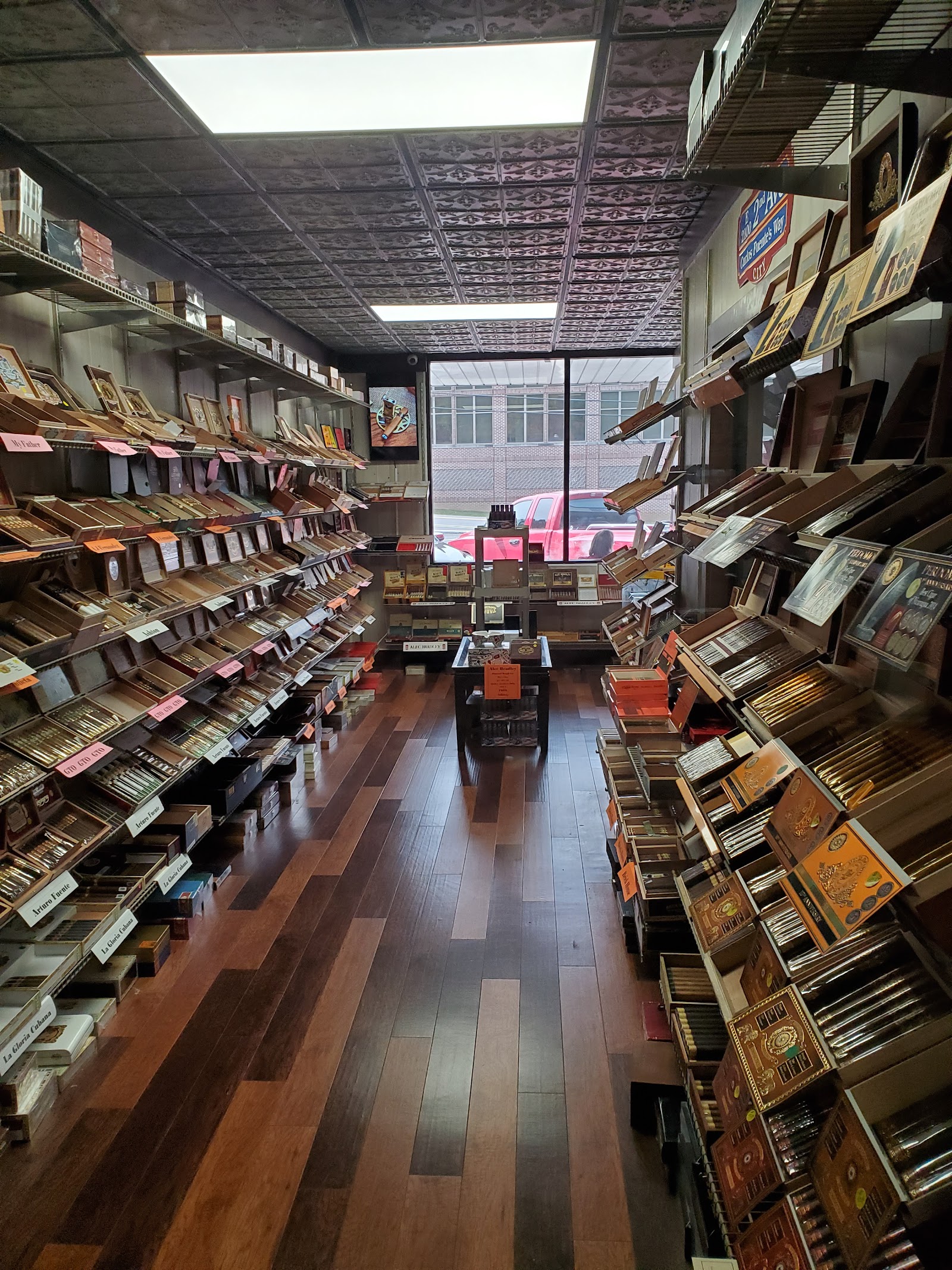 Maxwell's Cigar Bar LLC photo 5