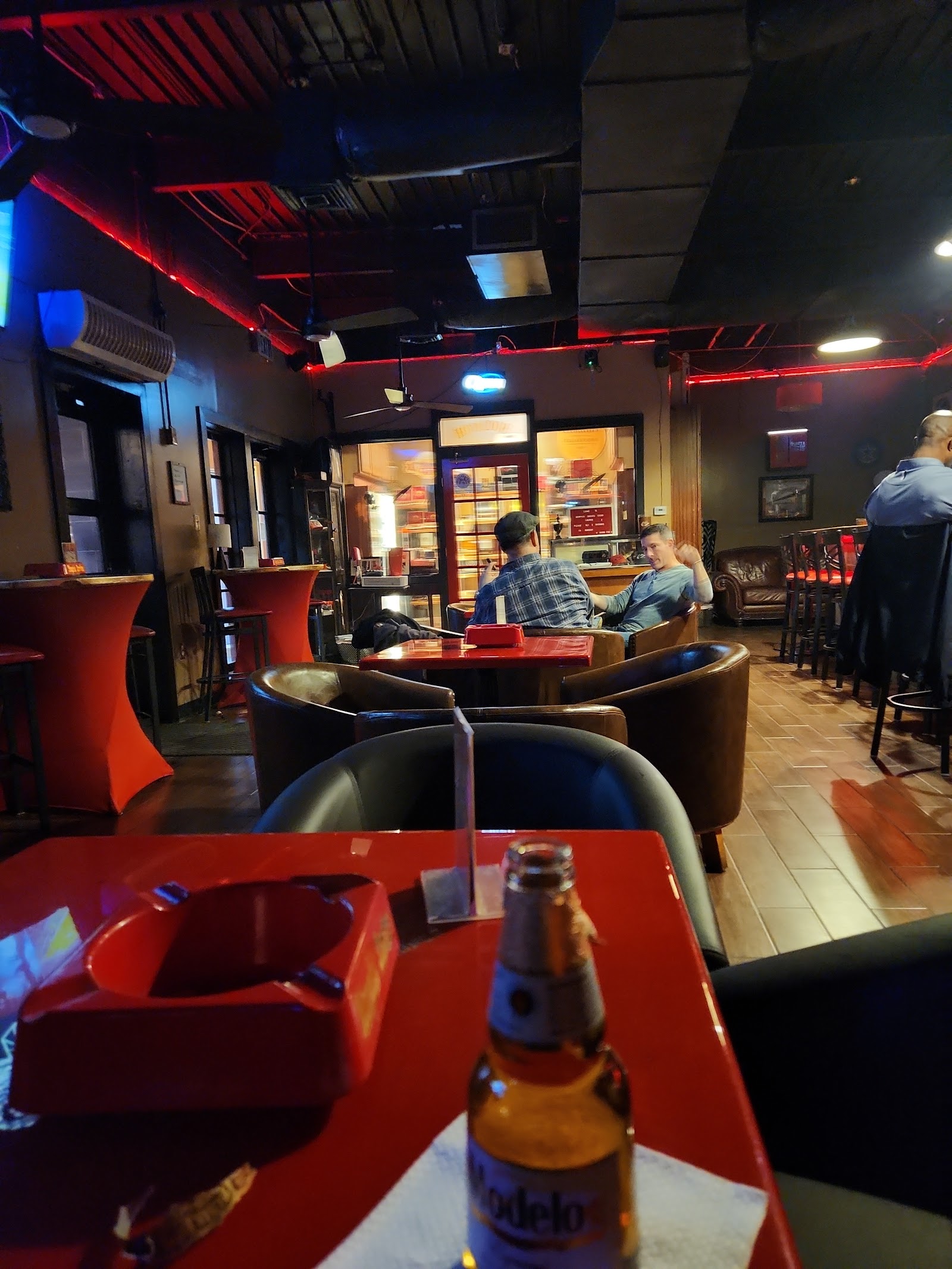 Memphis Smokes Cigar Lounge photo 2