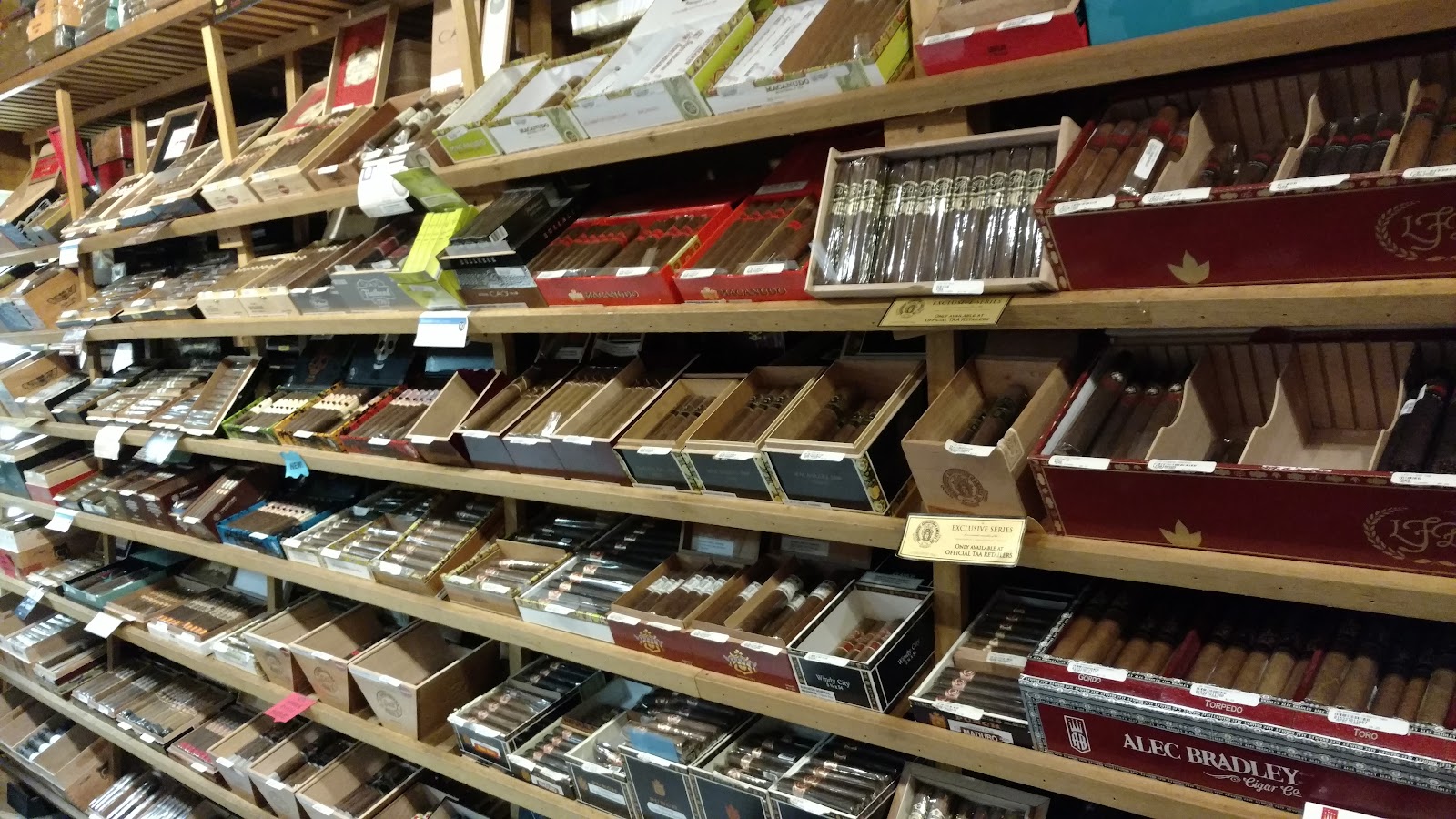 Metro Cigars, LLC - Brookfield, WI photo 10