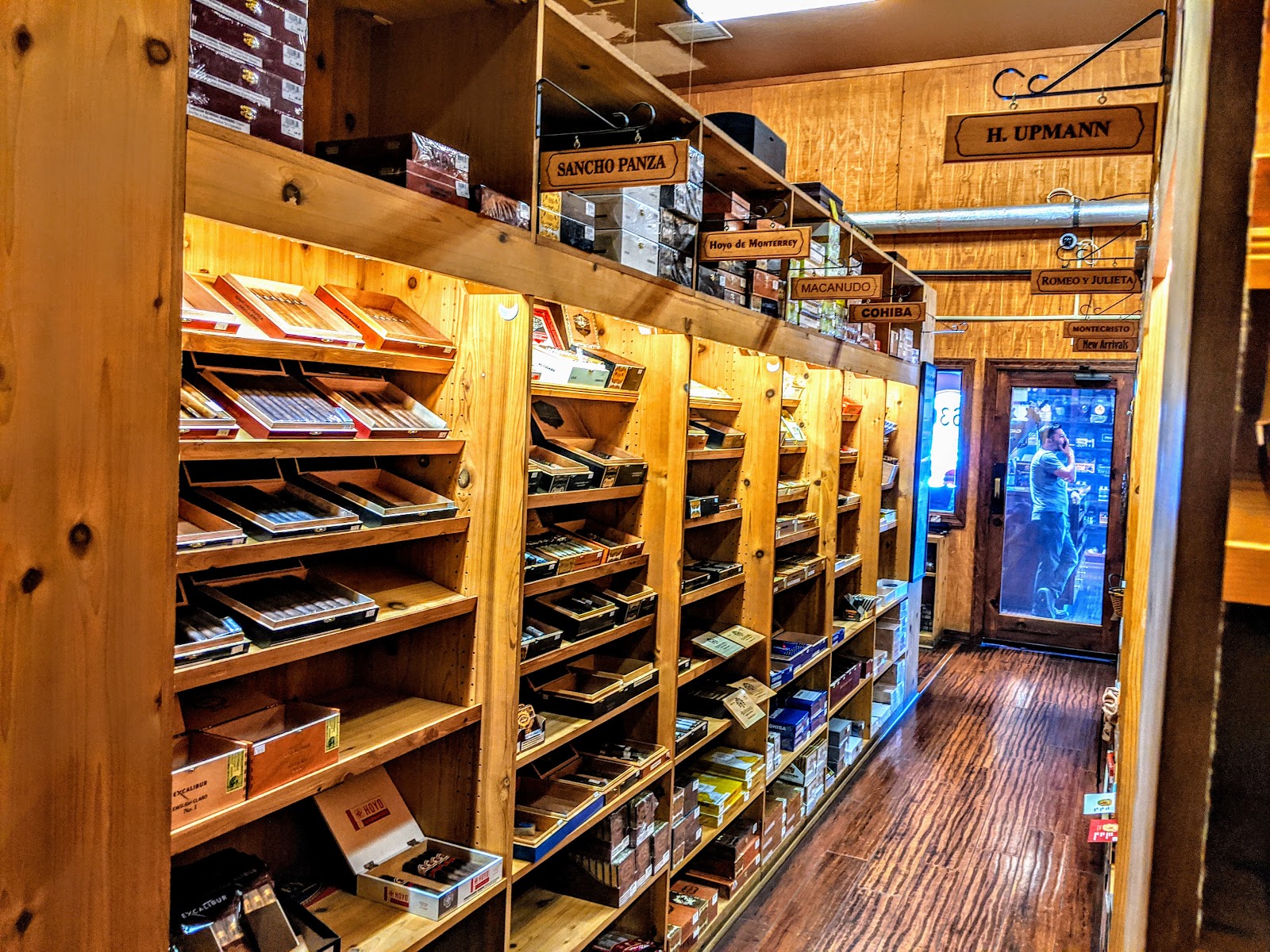 Monte's Cigars Shop photo 5