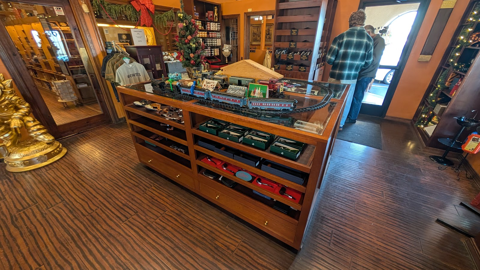 Monte's Cigars Shop photo 7