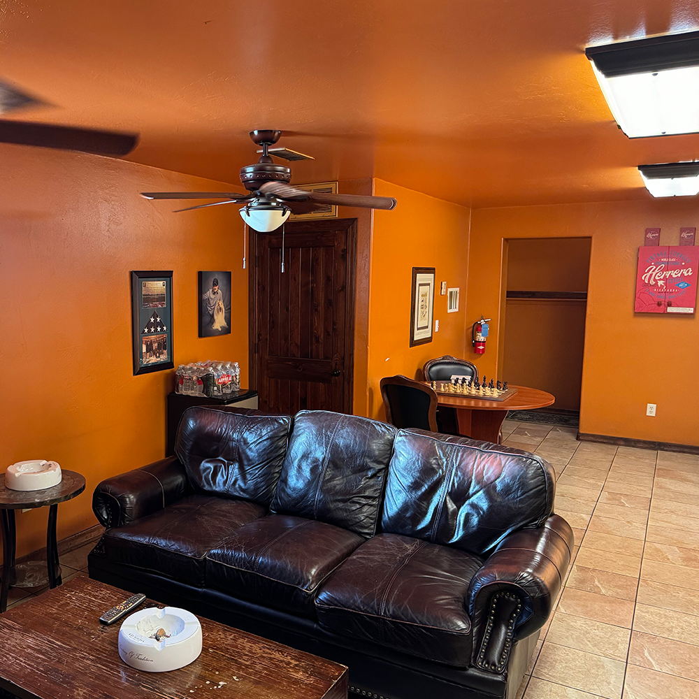 Monte's Cigars Shop photo 9
