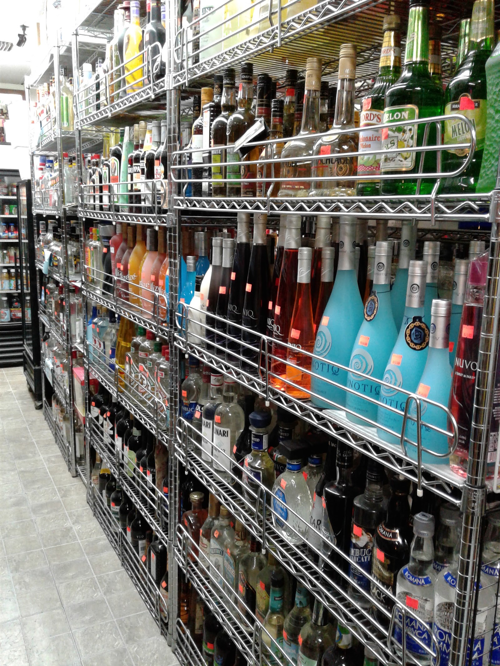 Mr. Liquors Cigars and Lounge photo 4