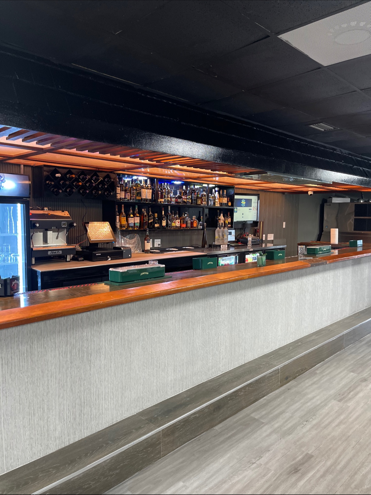 Mr. Liquors Cigars and Lounge photo 5