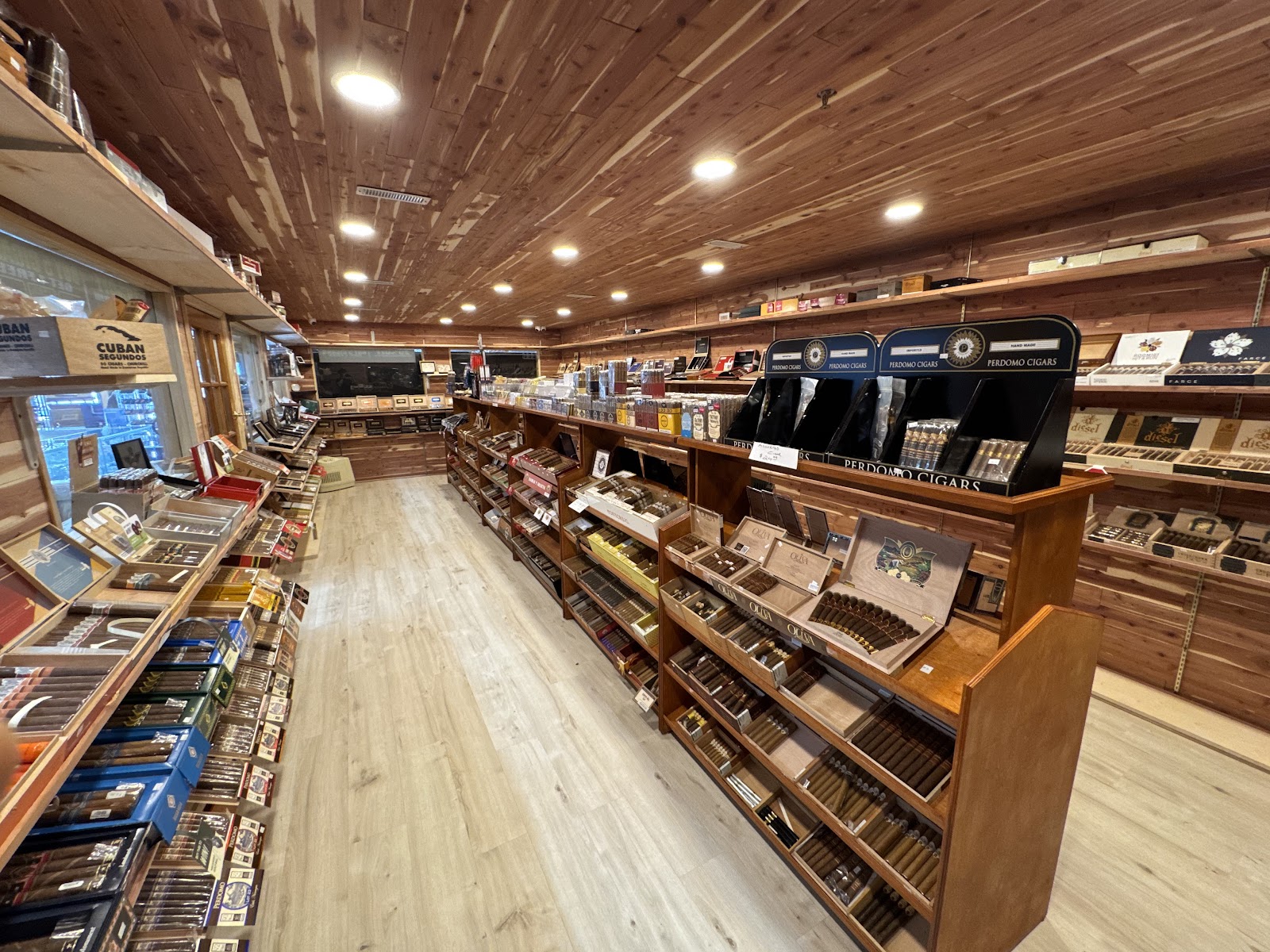 Mr. Tobacco Cigar Lounge photo 5
