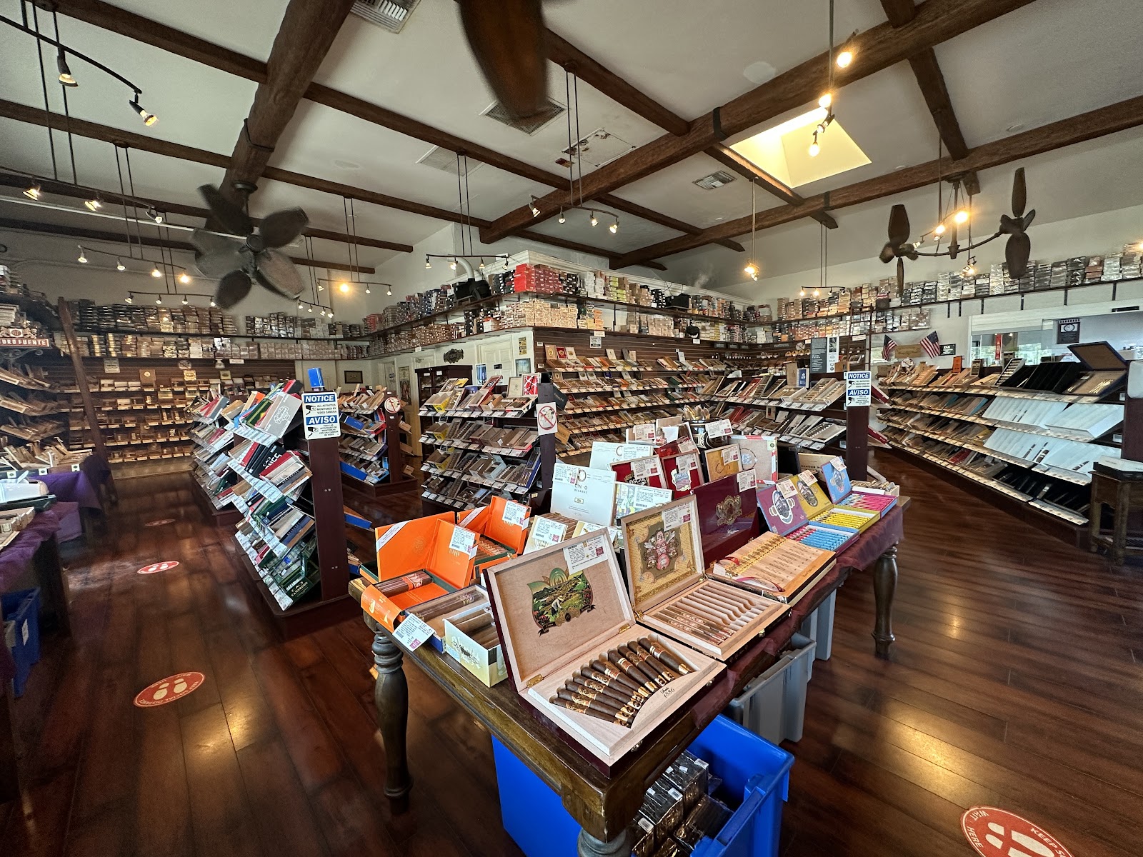 Neptune Cigar Superstore - Fort Lauderdale, FL photo 2