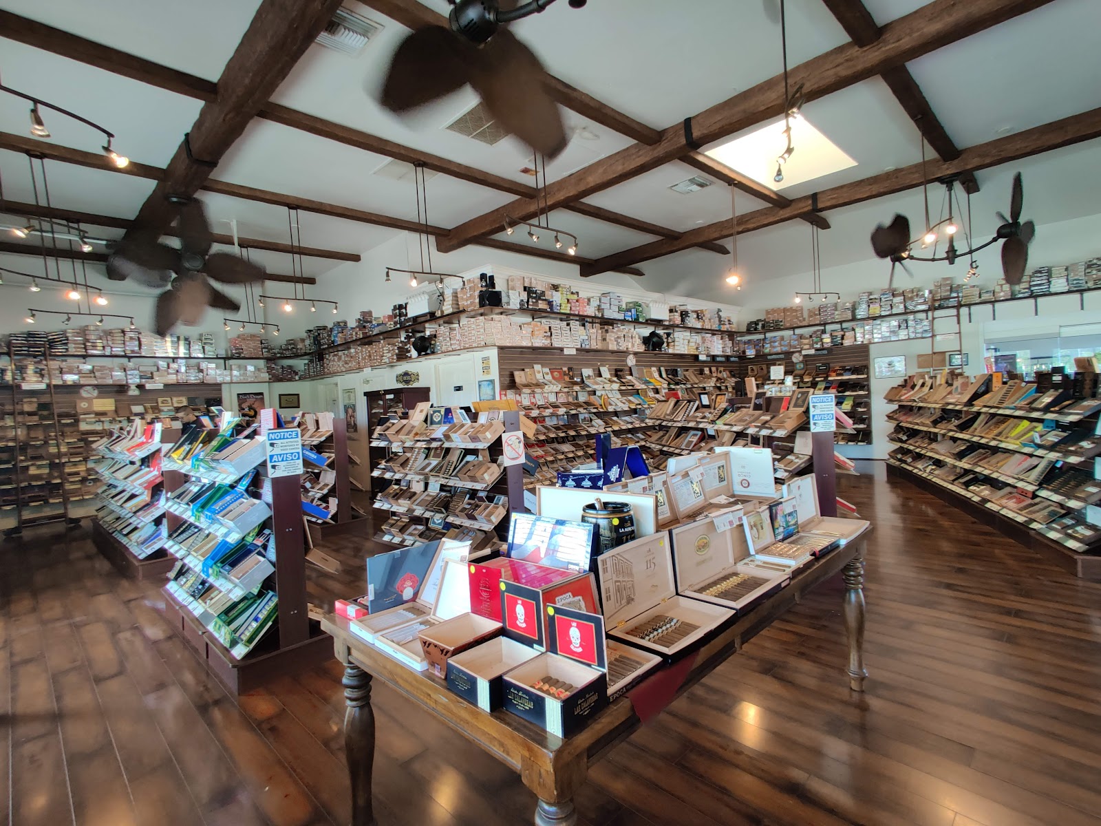 Neptune Cigar Superstore - Fort Lauderdale, FL photo 10