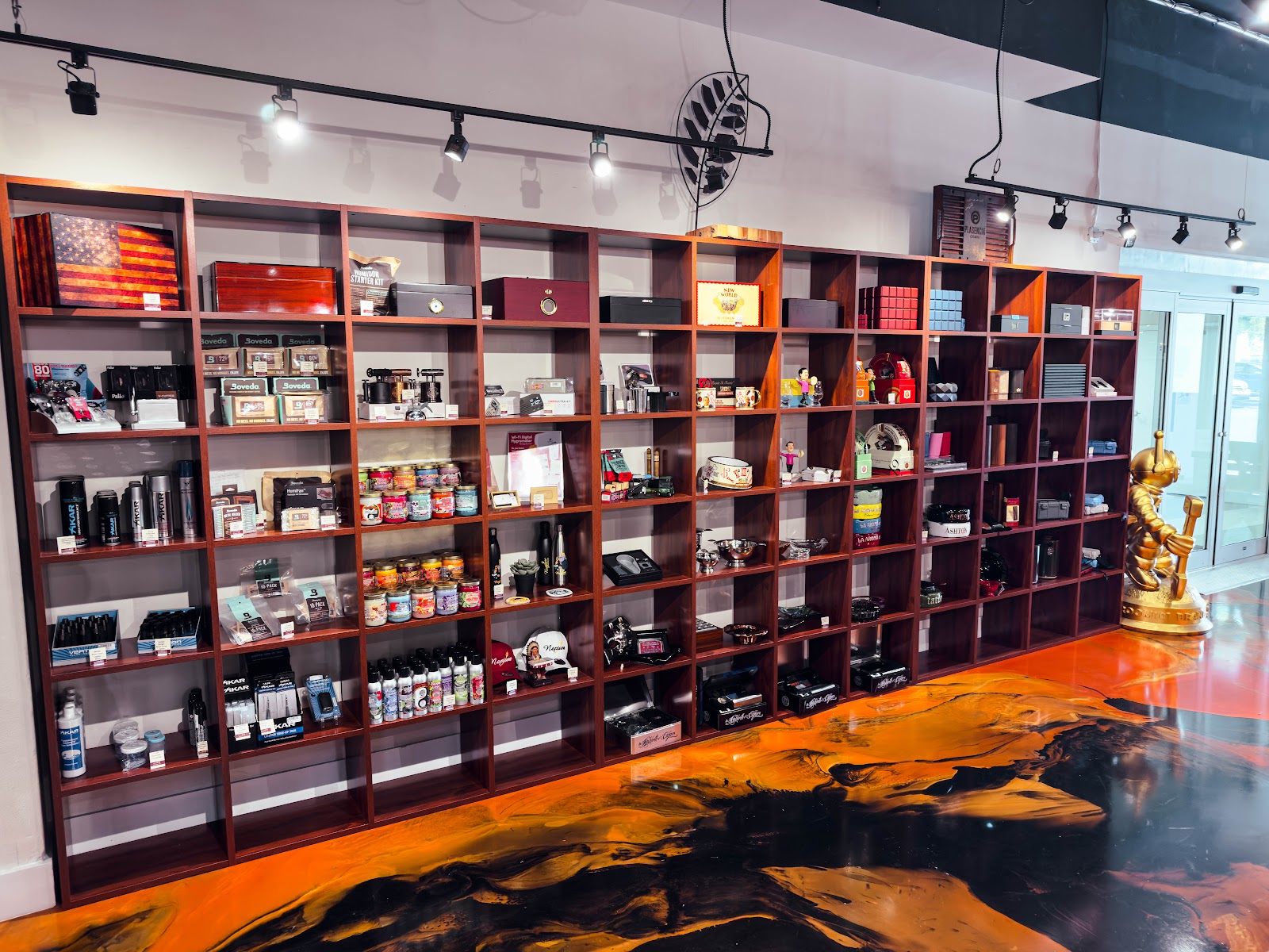 Neptune Cigar Superstore (HQ) photo 4