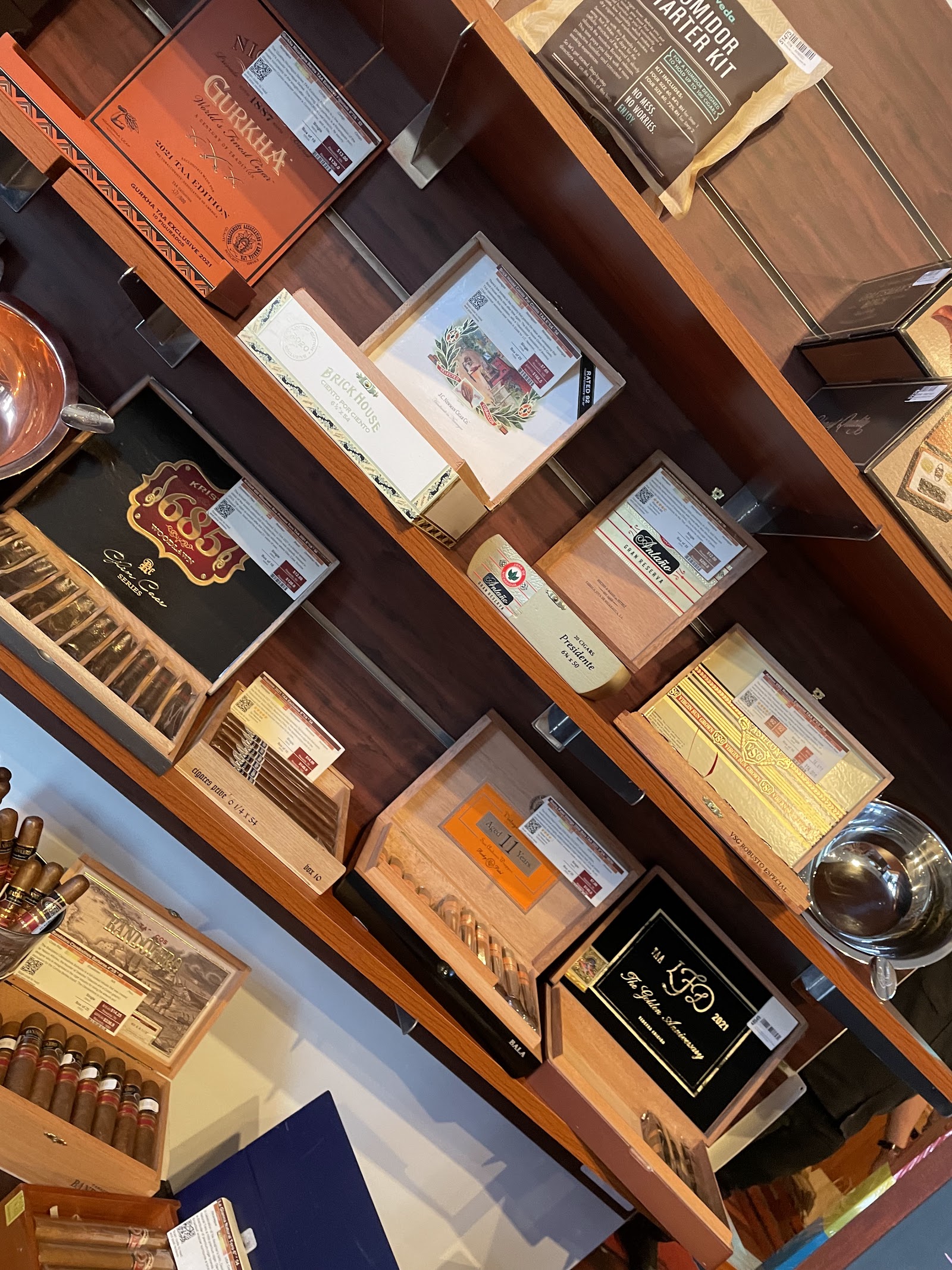Neptune Cigar Superstore (HQ) photo 7